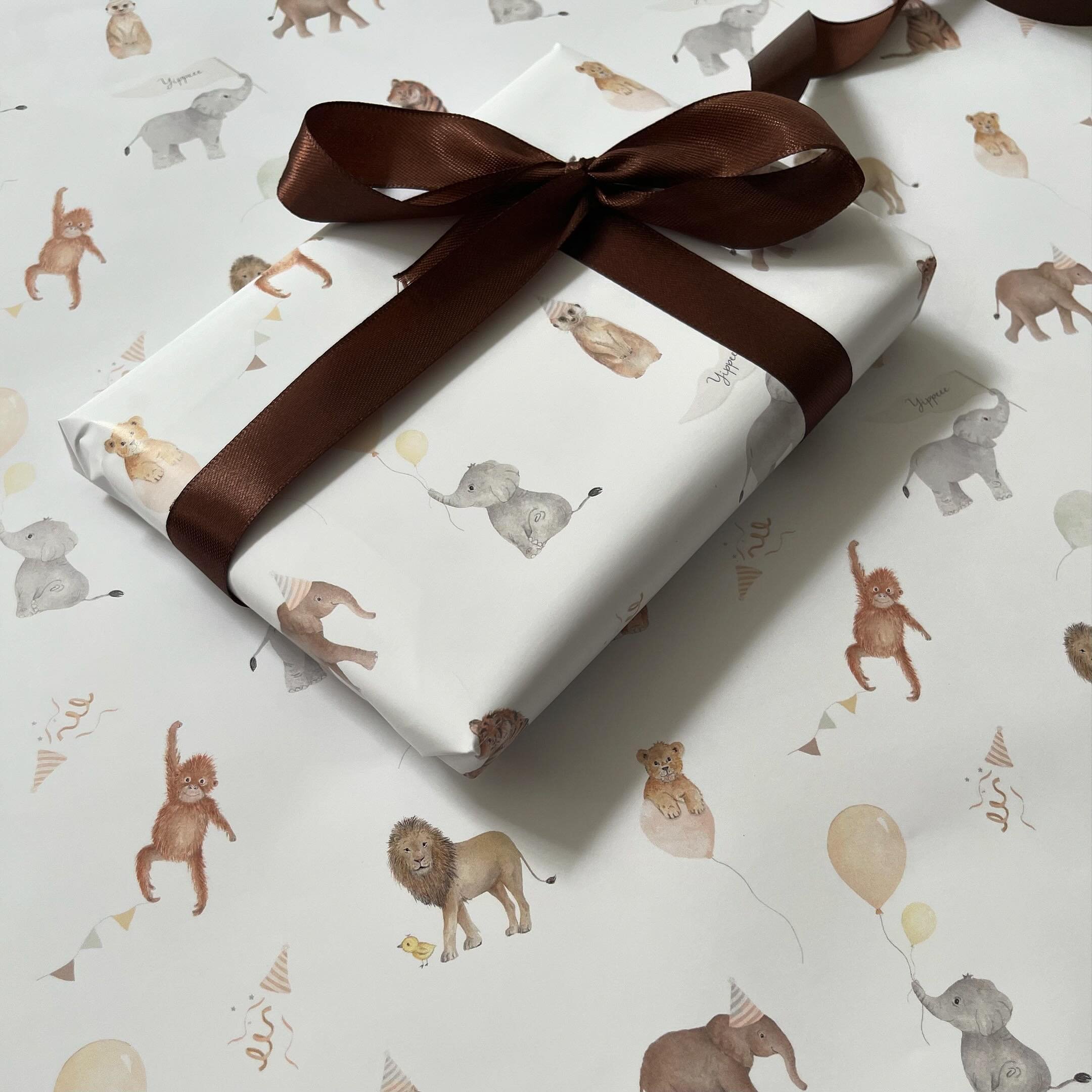 Today has consisted of emptying Homebase&rsquo;s shelves of tester paint pots as apparently I keep changing my mind on wall colour for @pglivelondon 🙊

However one thing I know for certain is that I love this new kids gift wrap.. and so did you! Tha