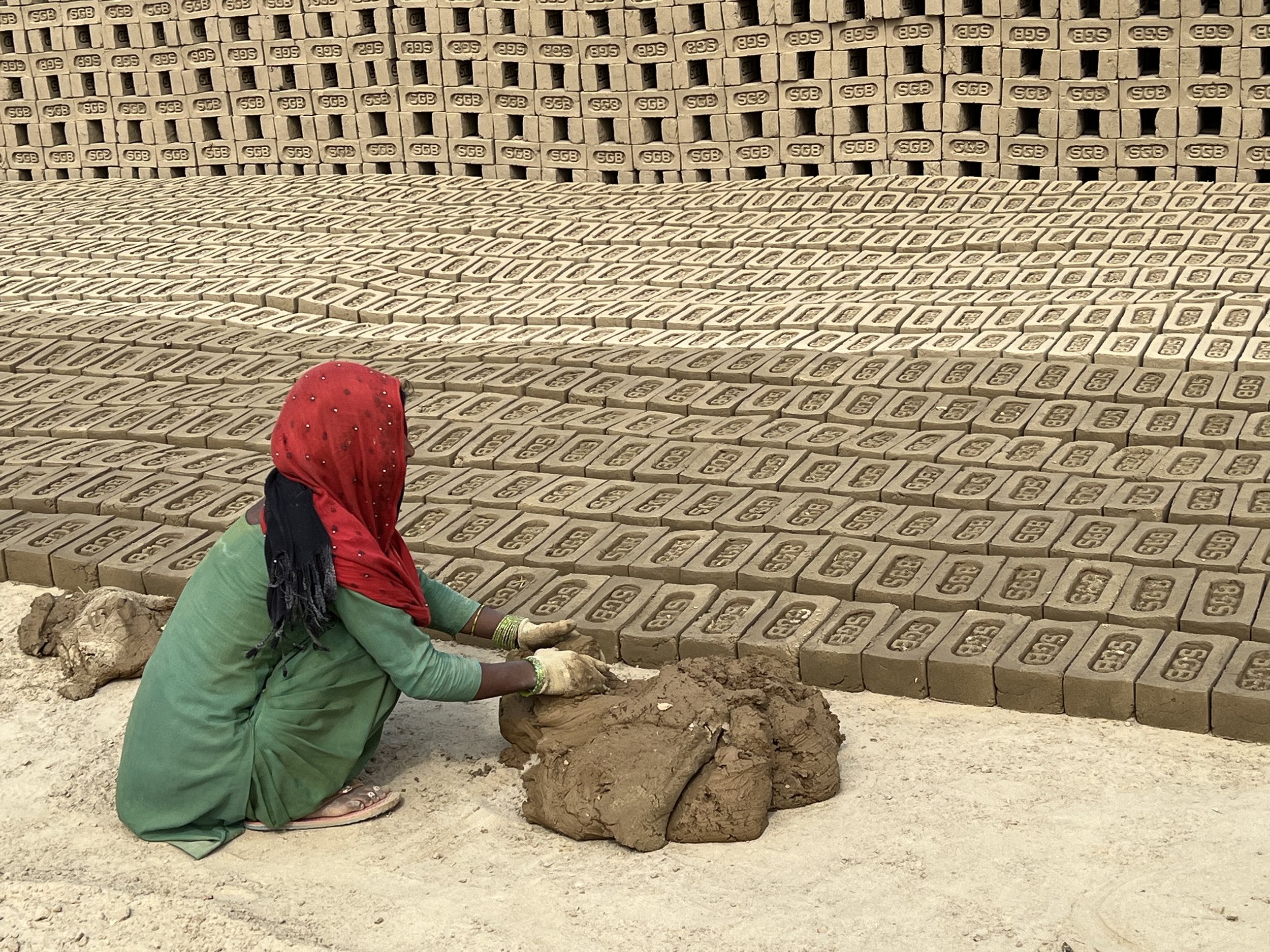 In a Nowhere Land: Brickmakers of Uttar Pradesh