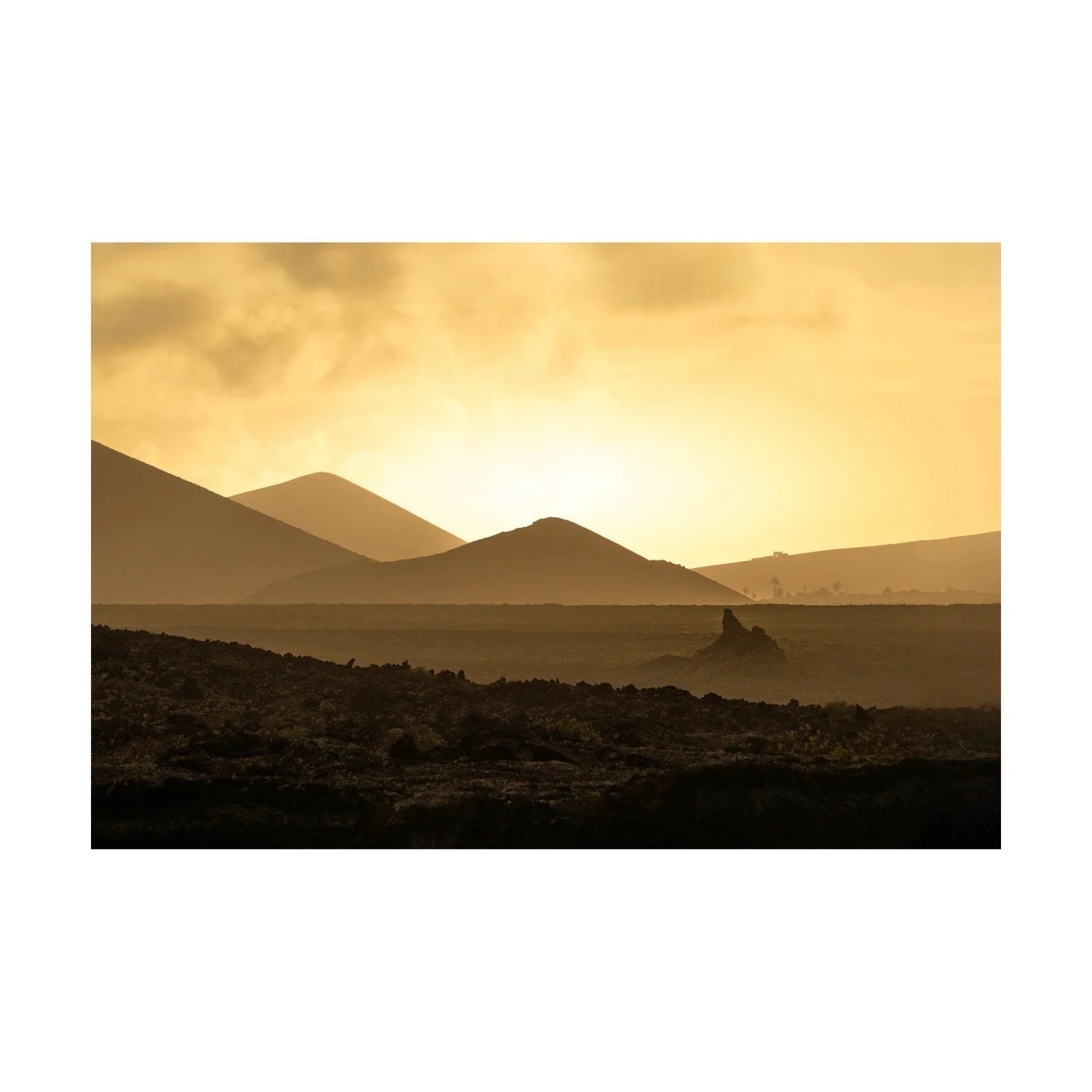 🌅 Morning Light, Otherworldly Calm 🌅
Shooting towards the sun is always a bit tricky, but in moments like this, it&rsquo;s worth the challenge. The soft morning light bathes the volcanic landscape in warmth, casting long shadows and creating a scen