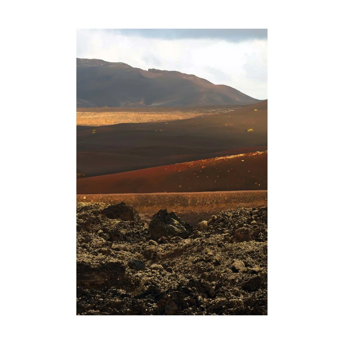 📷 Lens Compression and Telephoto Magic 📷
Telephoto lenses like the Tamron 28-200mm are perfect for capturing landscapes with a beautiful sense of compression. This shot brings the foreground and distant mountains closer together, creating a layered