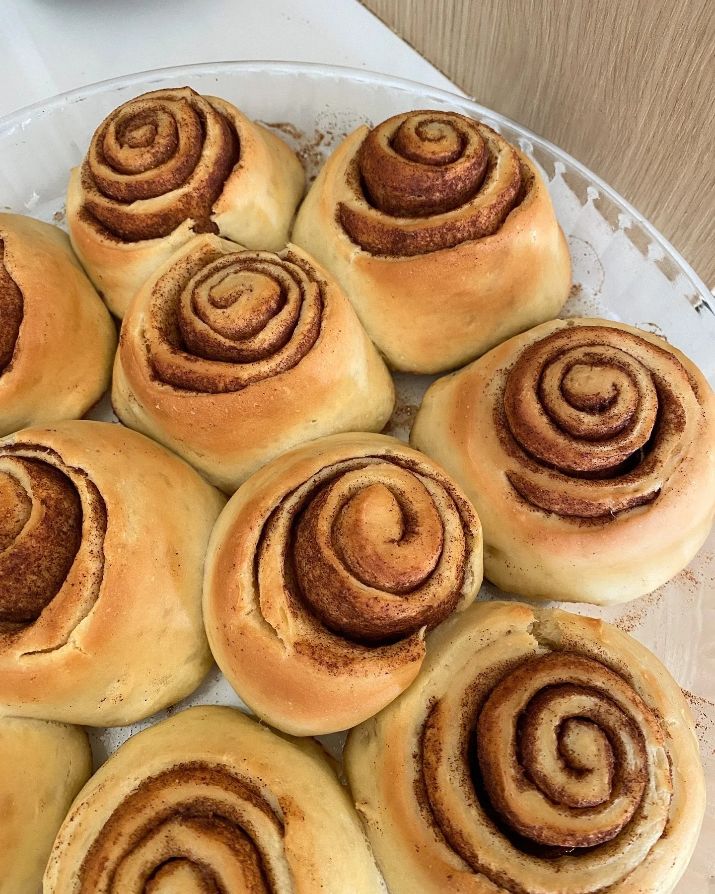 Appréciation d’octobre 🍂
(un peu en retard) 
1. Que serait un automne sans roulé à la cannelle ? 
2. Mon van est tombé en panne, ce qui n’est pas appréciable… mais de cette mésaventure a