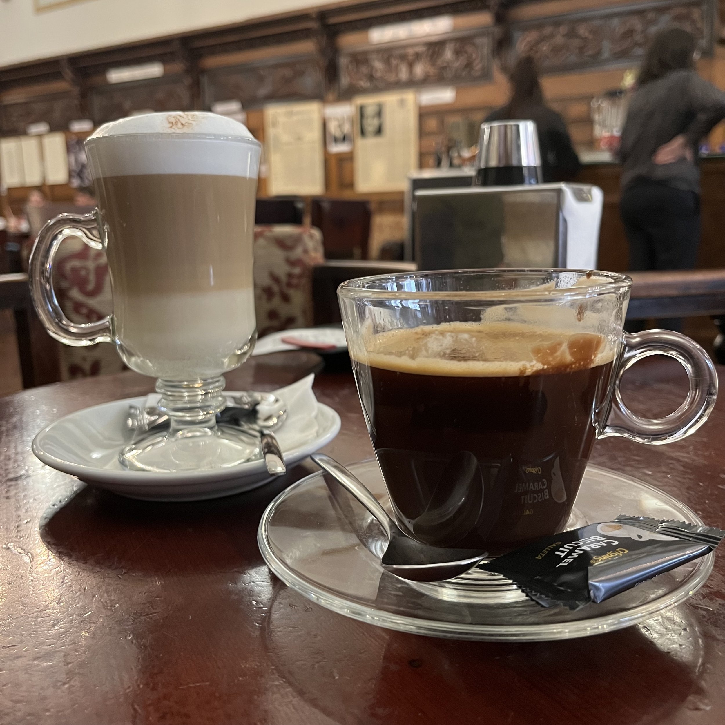 Café con chocolate y capuchino