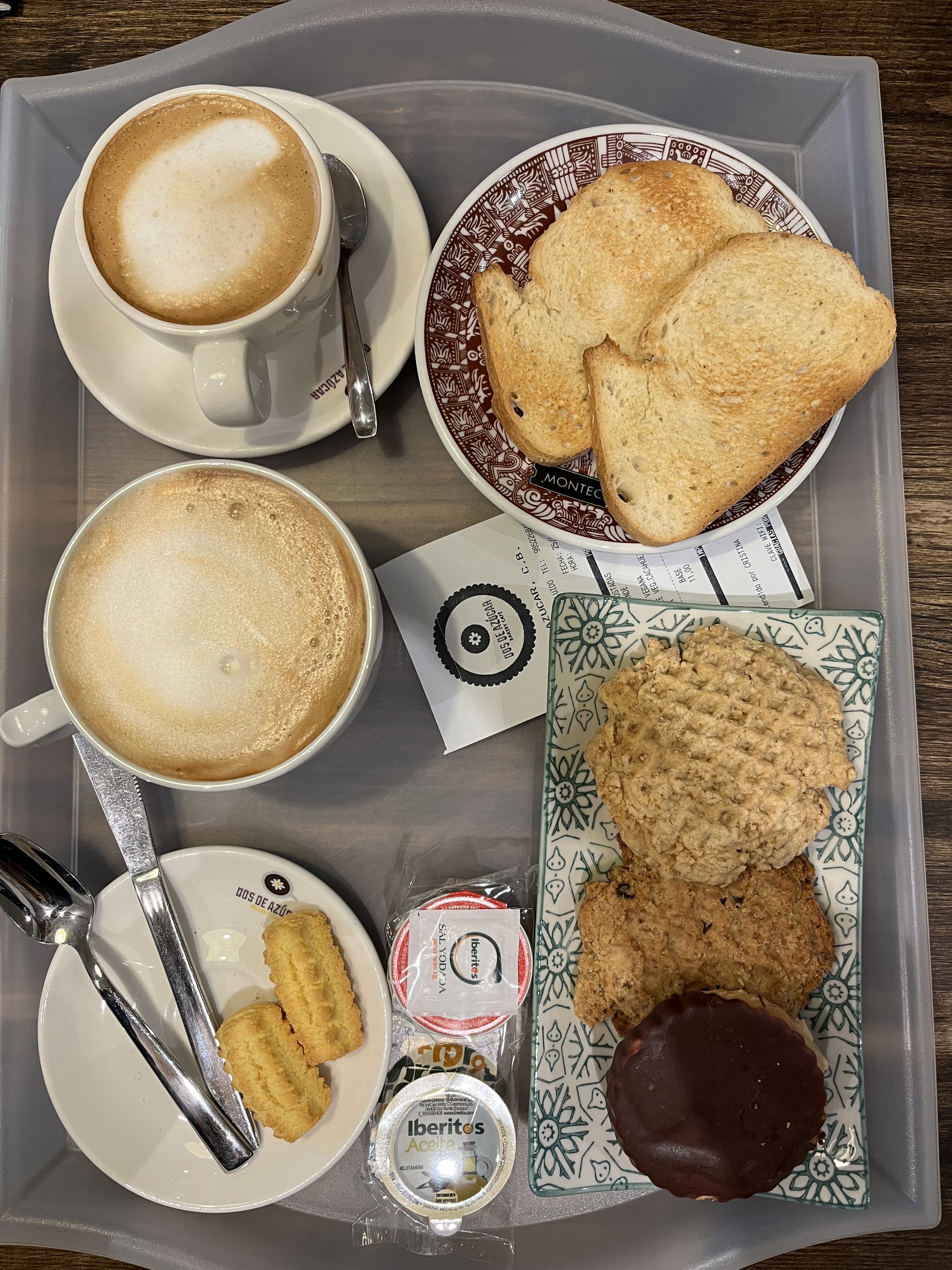 Galletas veganas, tostadas y cafés