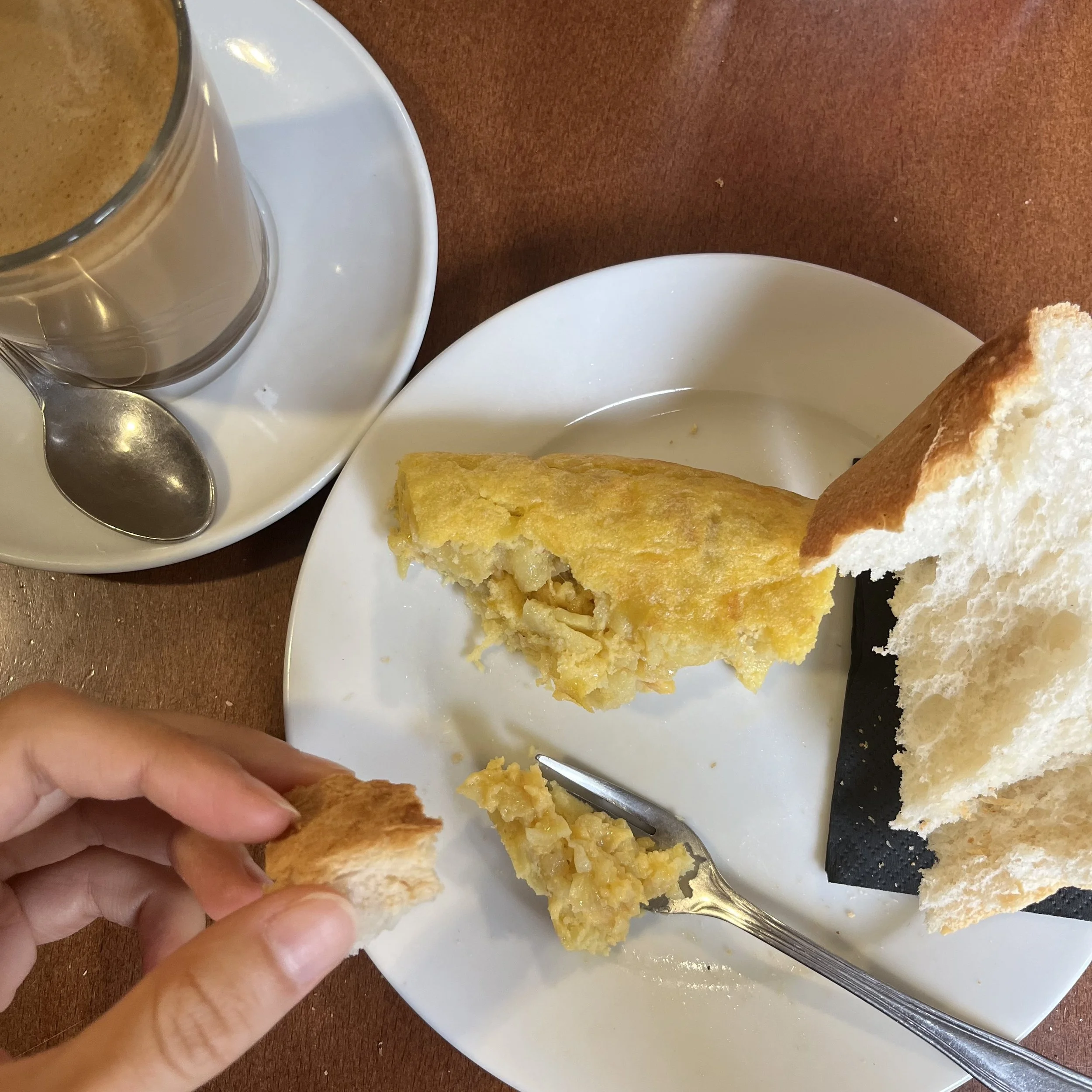 Café con pincho de tortilla de patata