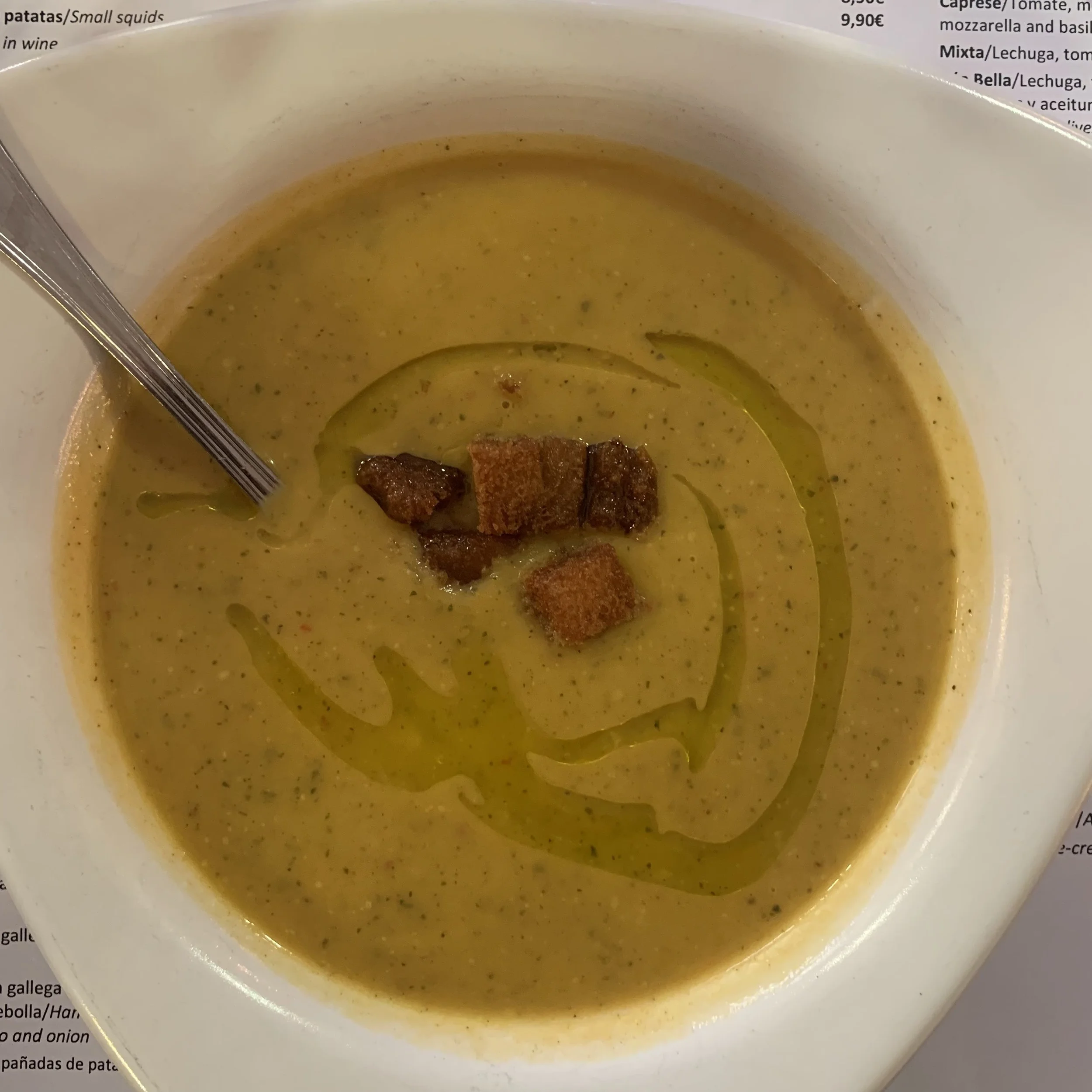 Crema de verduras con picatostes