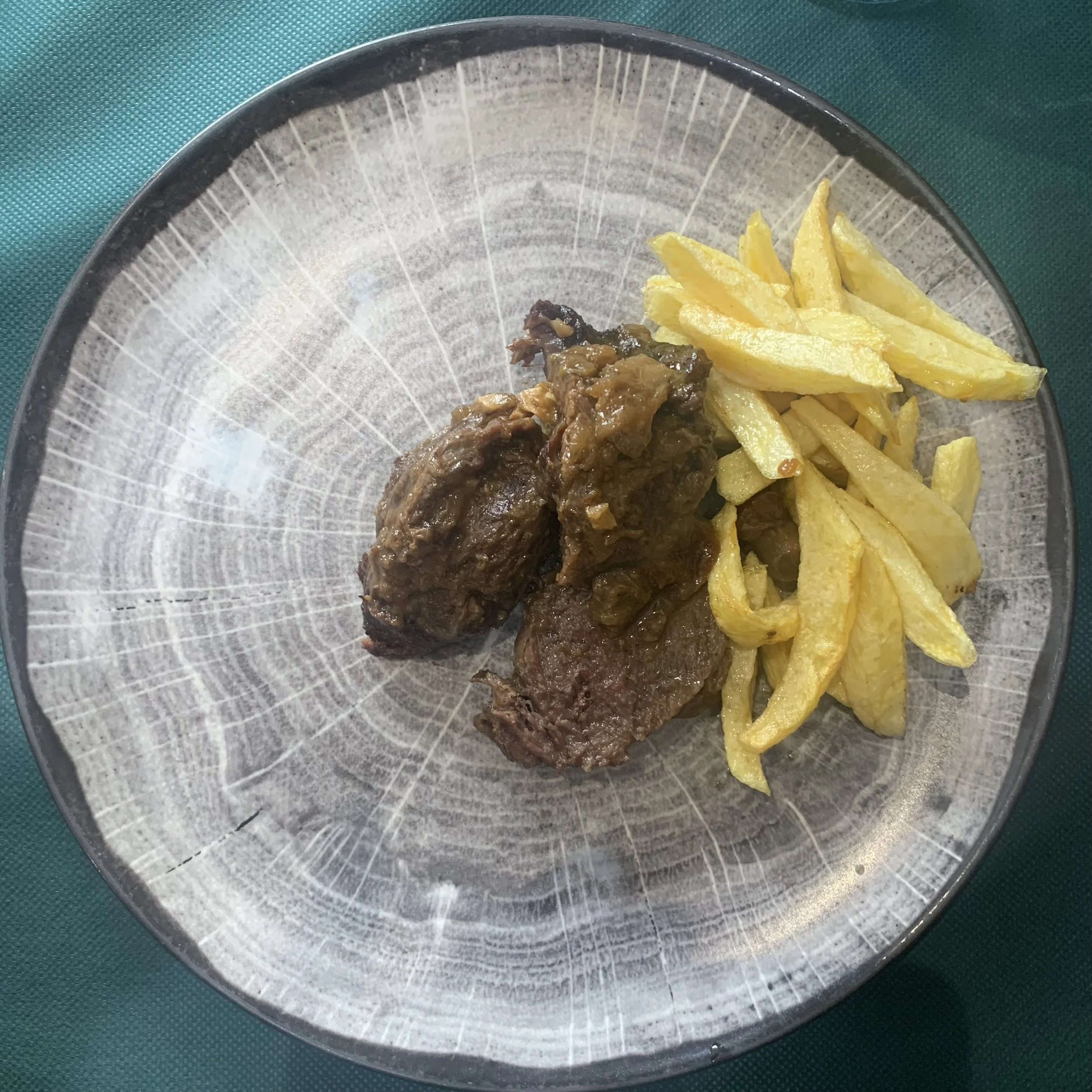 Carrilleras al vino tinto