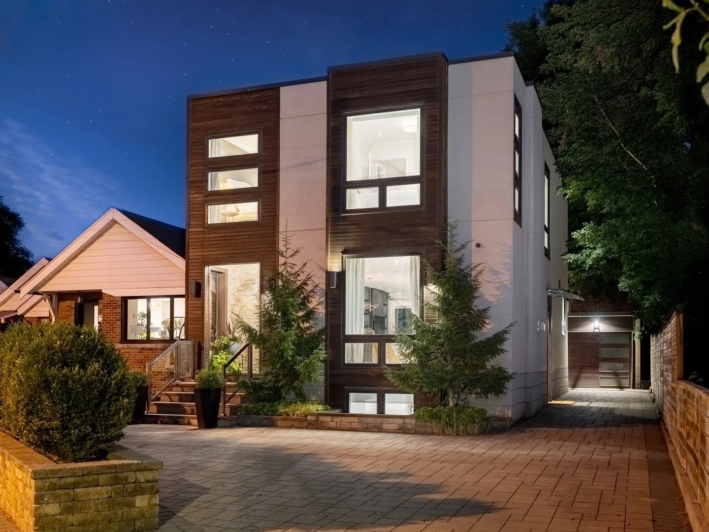 A quick reminder that quality photos still matter!

Its easy to get lost in the hype and chasing the next viral Reel, but in real estate photos are still one of the most important pieces of the puzzle. Quality photos can be the difference between you