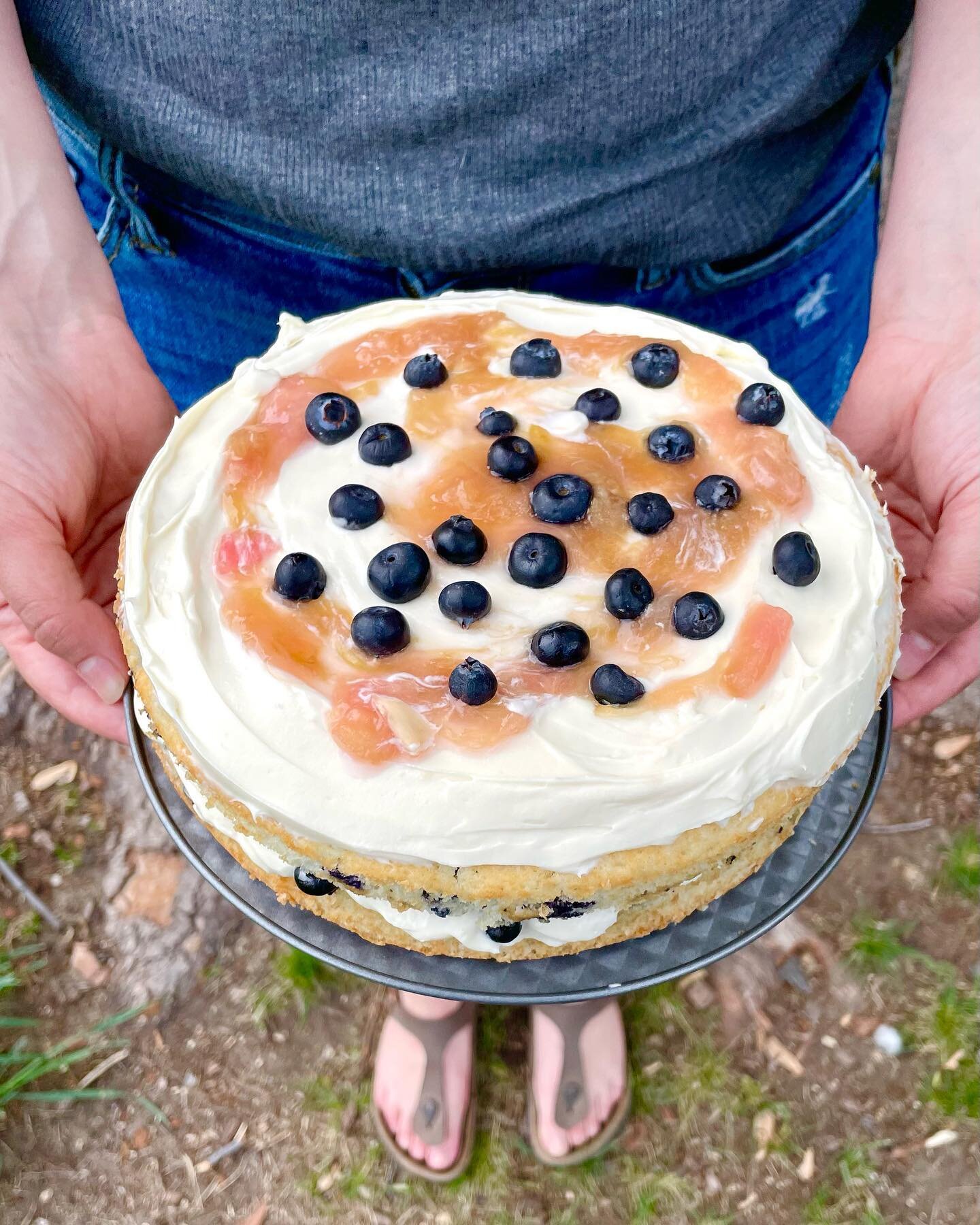 Guess who&rsquo;s not above fancying up a box cake 🙋🏻&zwj;♀️.

This weeks recipe is fancier blueberry rhubarb cake with &ldquo;less sweet&rdquo; cream cheese frosting.

This cake is packed full of juicy blueberries and yummy rhubarb sauce that&rsqu