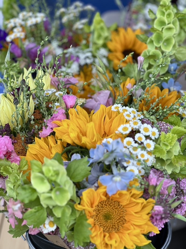 smiling-frog-farm-summer-flower-csa.jpg