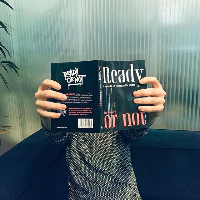 Big news!!! 🍾🎉📚Mijn nieuw boek is uit! &lsquo;Ready or not. 11 manieren om futureproof te worden.&rsquo; 15,99 euro, online te bestellen of in de betere boekhandel. Het is de eerste keer dat ik me echt geamuseerd heb tijdens het schrijven. Deze ke