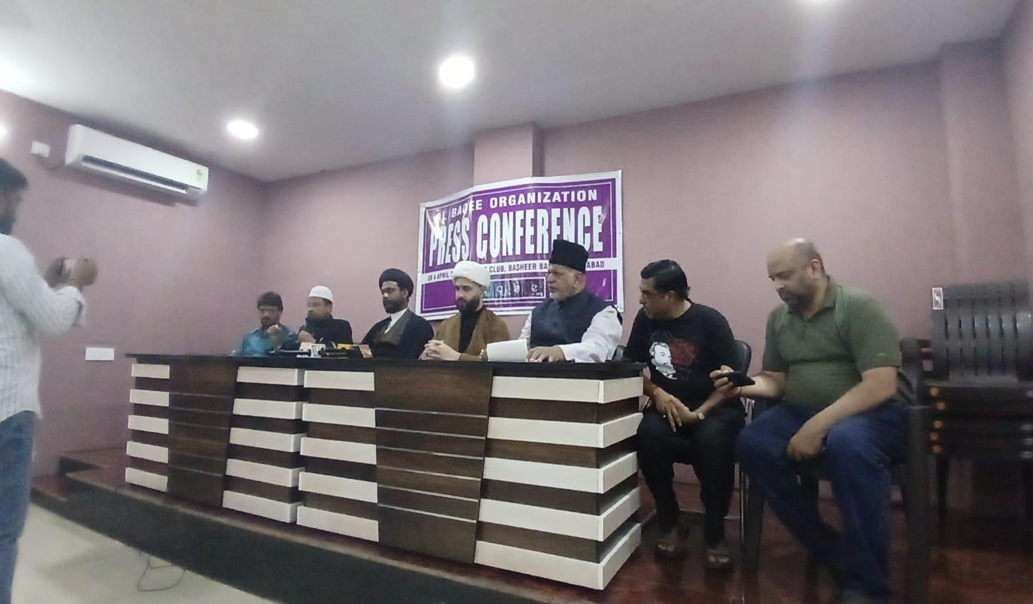 Seated left to right are Raza Ali Sohail, Faiyaz Hussain, Moulana Shaji Mukhtar, Sheikh Abbas
Panju, Firasat Baqueri, Ali Zaidi & Jaweed Mirza