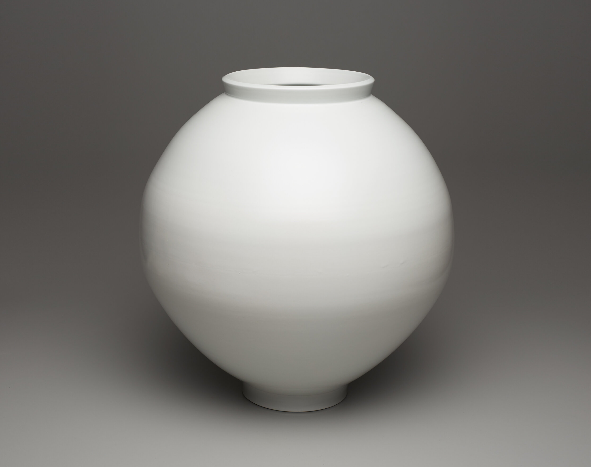  Kim Yikyung, Moon Jar, 2017, porcelain, Museum Purchase: Funds provided by Asian Art Auction Proceeds, © unknown, research required, 2017.53.1 