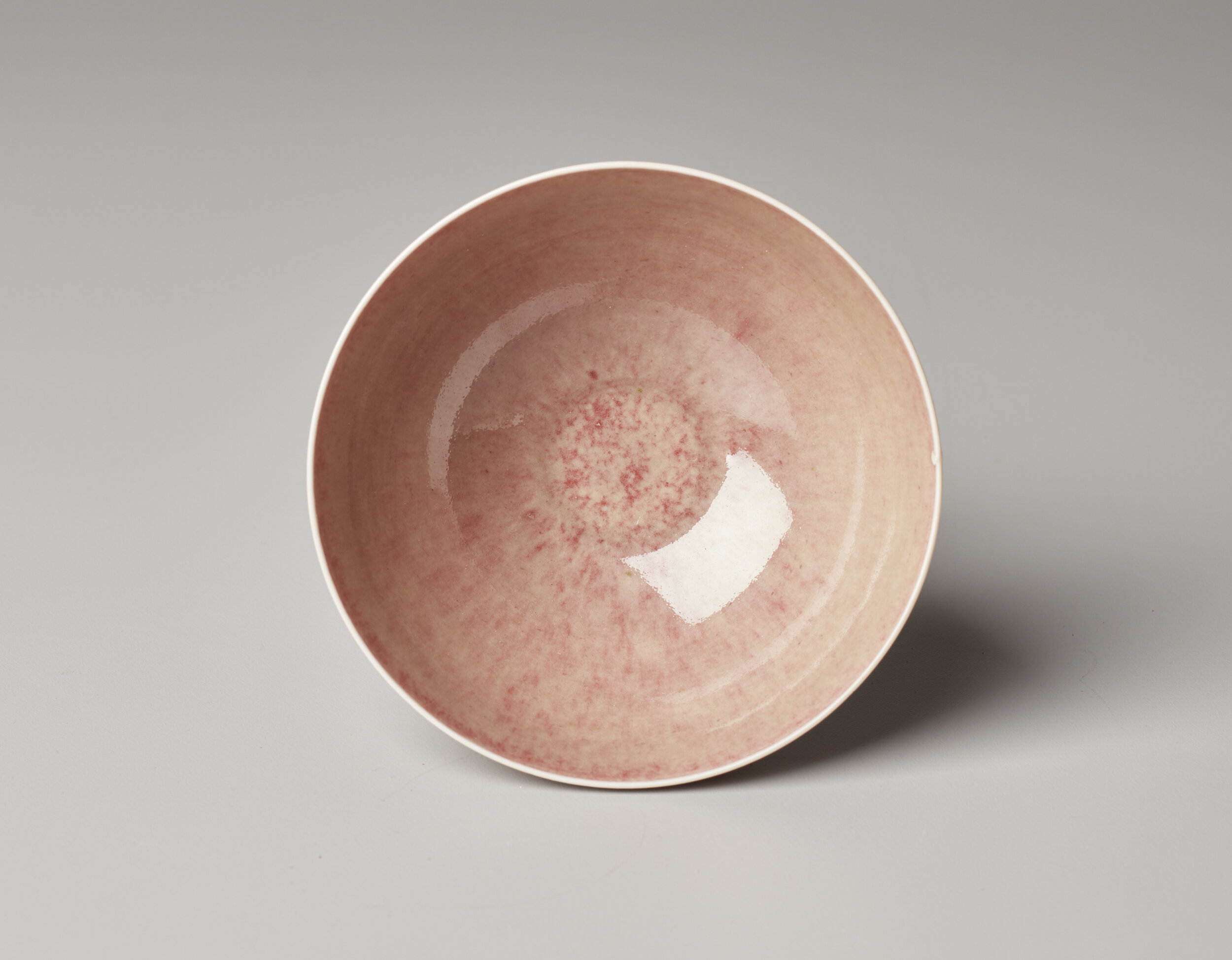  China, Jiangxi province, Jingdezhen kilns, Peachbloom-glazed bowl, 19th century, porcelain with "peachbloom" glaze (copper red with mottled moss green), Gift of Virginia Nelson, public domain, 1996.5. 