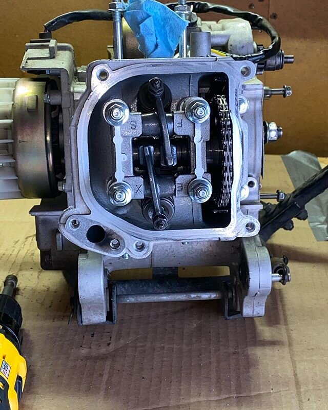 Finishing the valve setup on this rebuilt 72cc engine