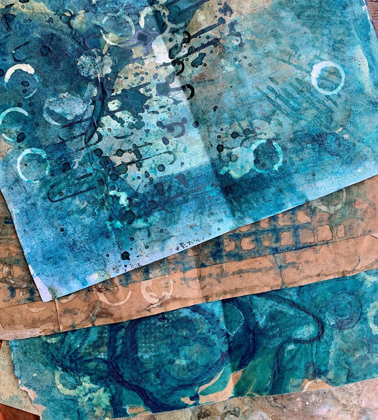 Been making papers. Hooked on @bookartstudios . Thanks Liz!! My fingers are now permanently blue. 😂 #mixedmedia #artjournal #artjournaling #handmadebook #handmadejournal