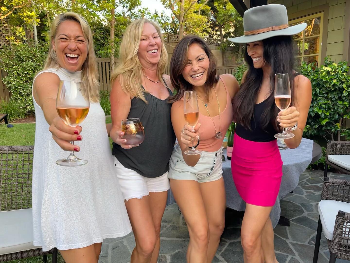 Hau`oli Lā Hānau @kimdconroy!!! 🥳🎂🥂🍾Aloha nui iā ʻoe 💗

#ohana #sisters #happybirthday #champagne #cheers #weloveyou