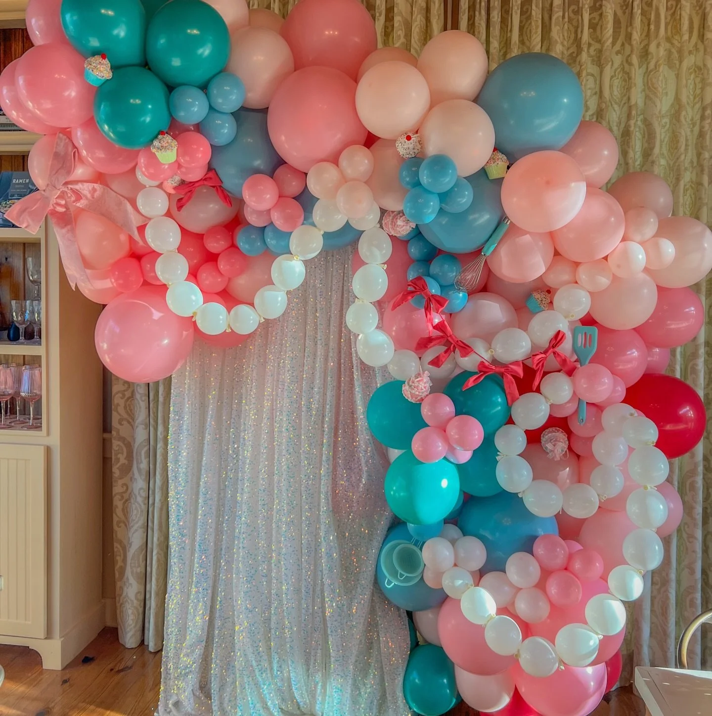 I may get a lot of things wrong, but the vibe? always right 🤪 swipe to see the invite used for inspo 🫶🏻
.
.
.
.
.
.
.
#makeitpopms #livingston #cookingparty #tuftex #mississippiballoons #madisonms #madison #gluckstadt #birthdayballoons #pink