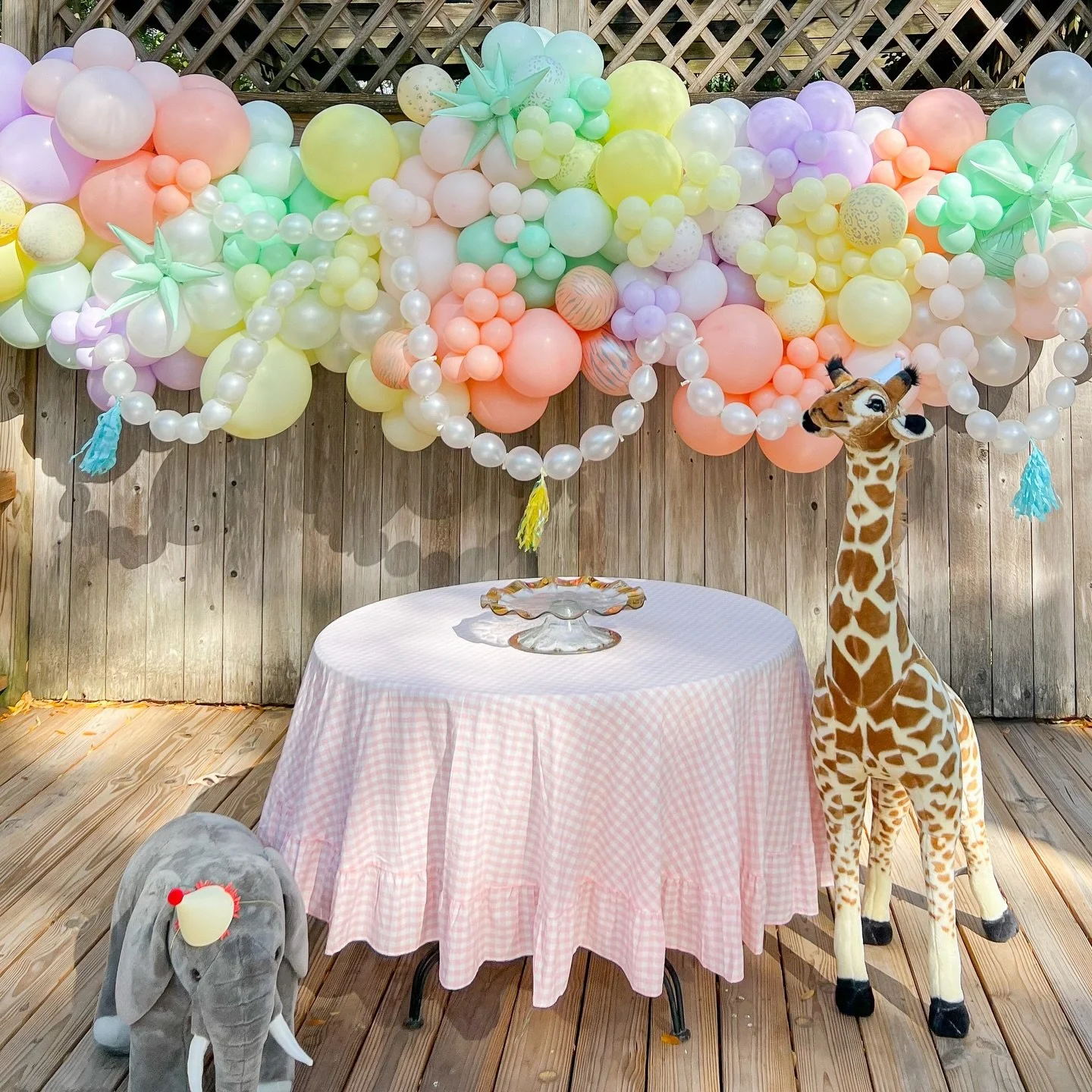 pastel, pretty &amp; a little wild 🎀🐆 
.
.
.
.
.
.
.
.
#sempertex #betallic #pastel #pastelparty #pastelballoons #balloonwall #makeitpopms #mississippi #partyanimals