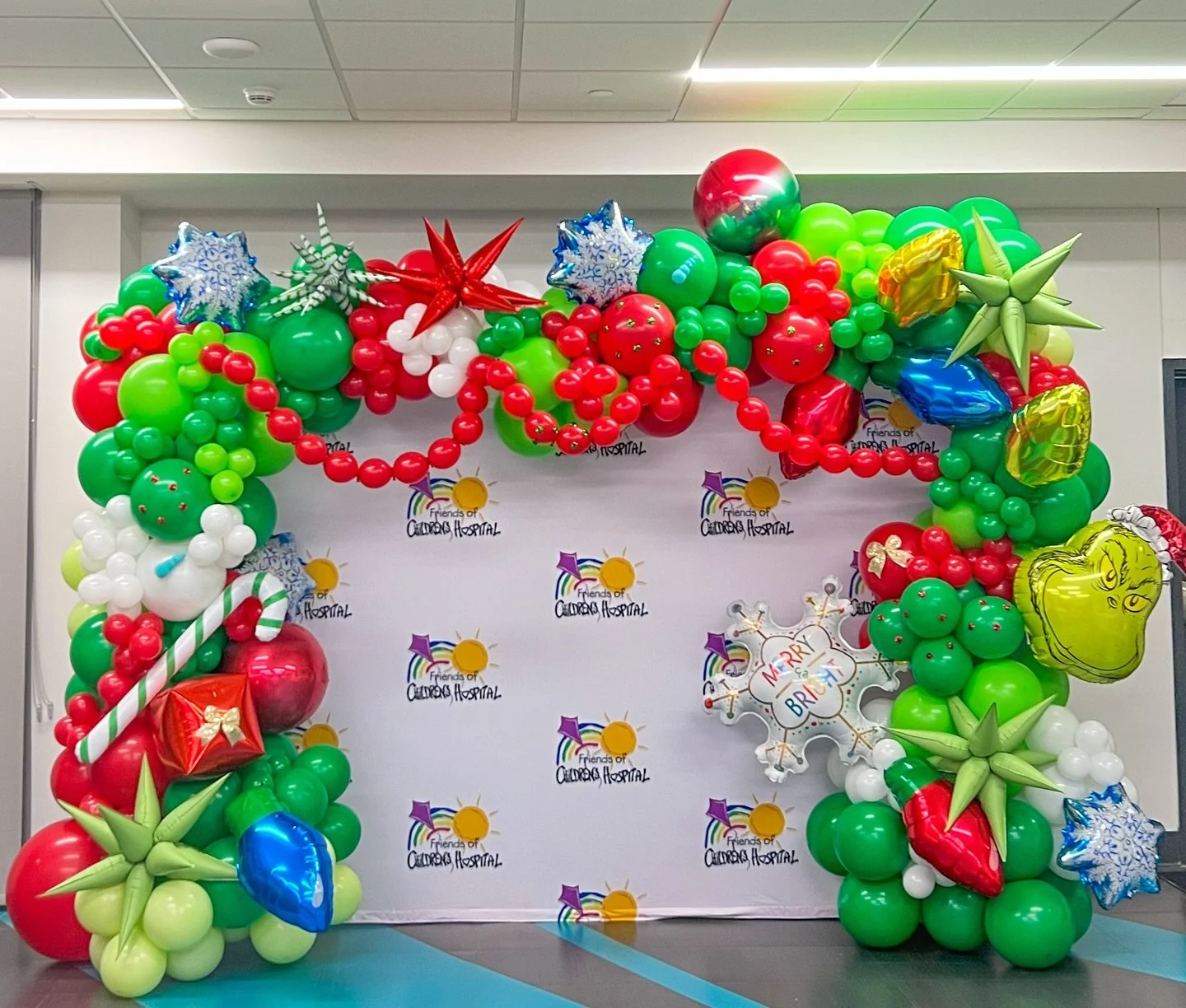 @friendsofch_ms brought the holiday spirit to @childrensofms ❤️💚 thank you @friendsofch_ms for letting me be a small part of the magic y&rsquo;all create!