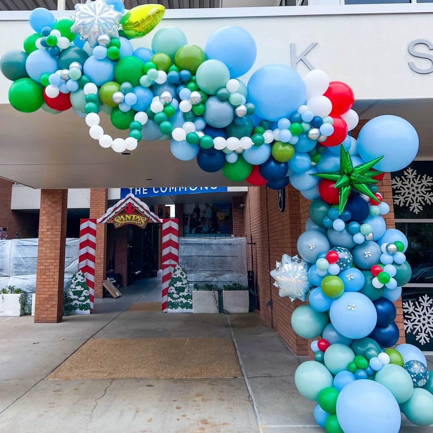 @jackson_academy knows how to throw a Christmas open house! ❤️👏🎄