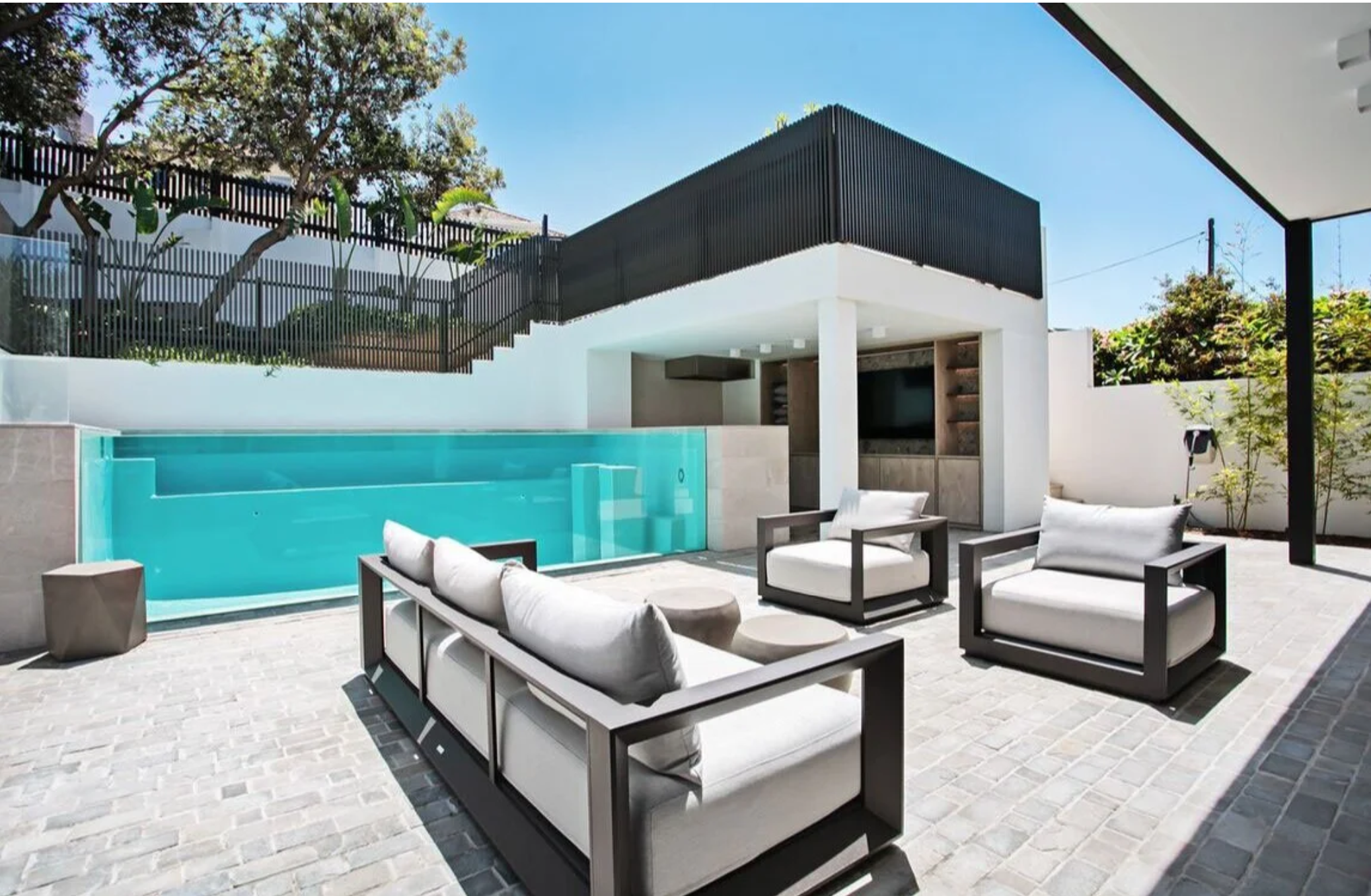 Bronte back yard.png