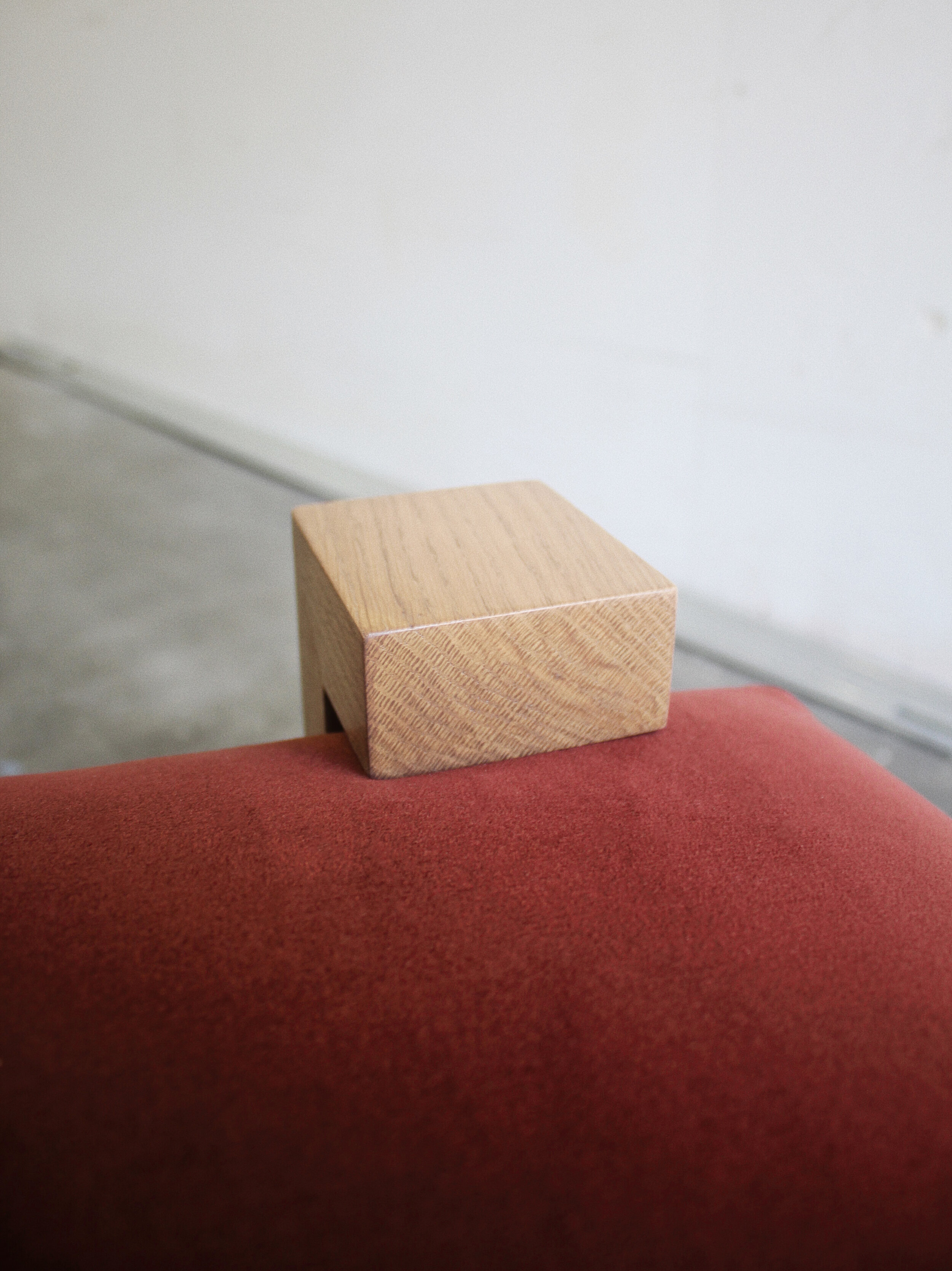 bench_red.jpeg