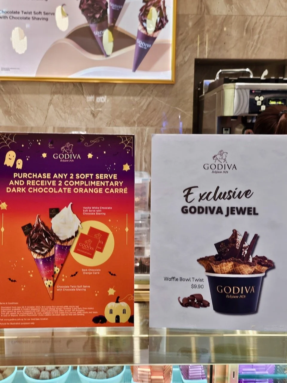 GODIVA Jewel - 3 of 6.jpeg