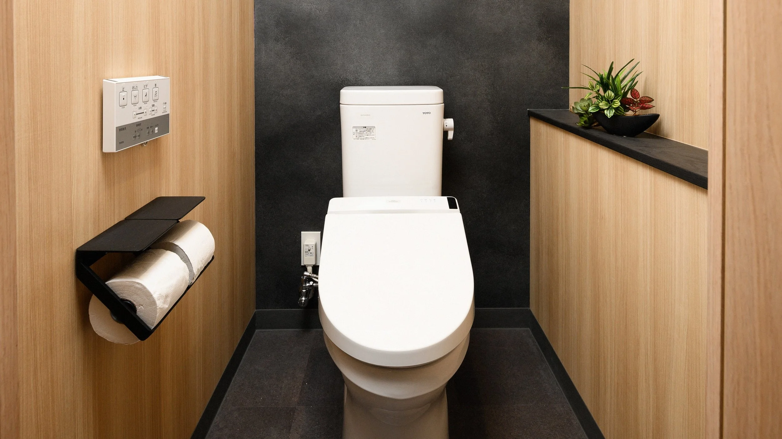 Toilet_01_169s.jpg