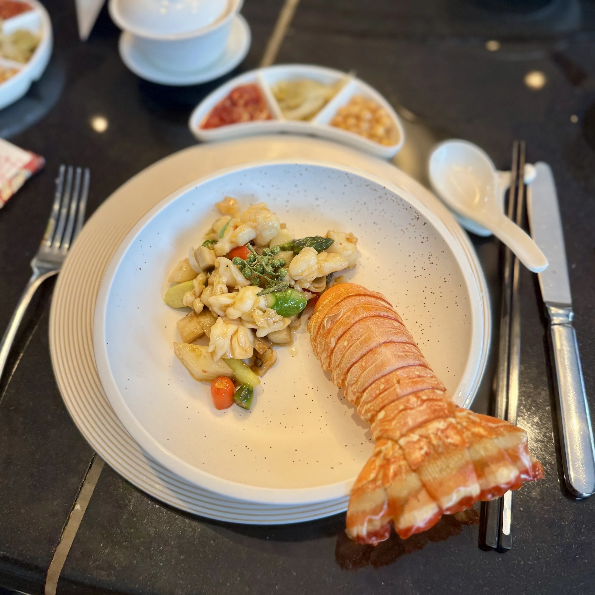 Stir-fried Lobster with Lily Bulbs 