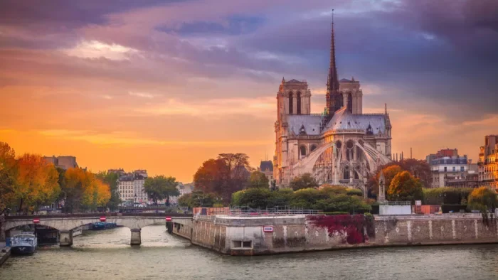 Boutique Tours & Travel France Paris..webp (Copy)