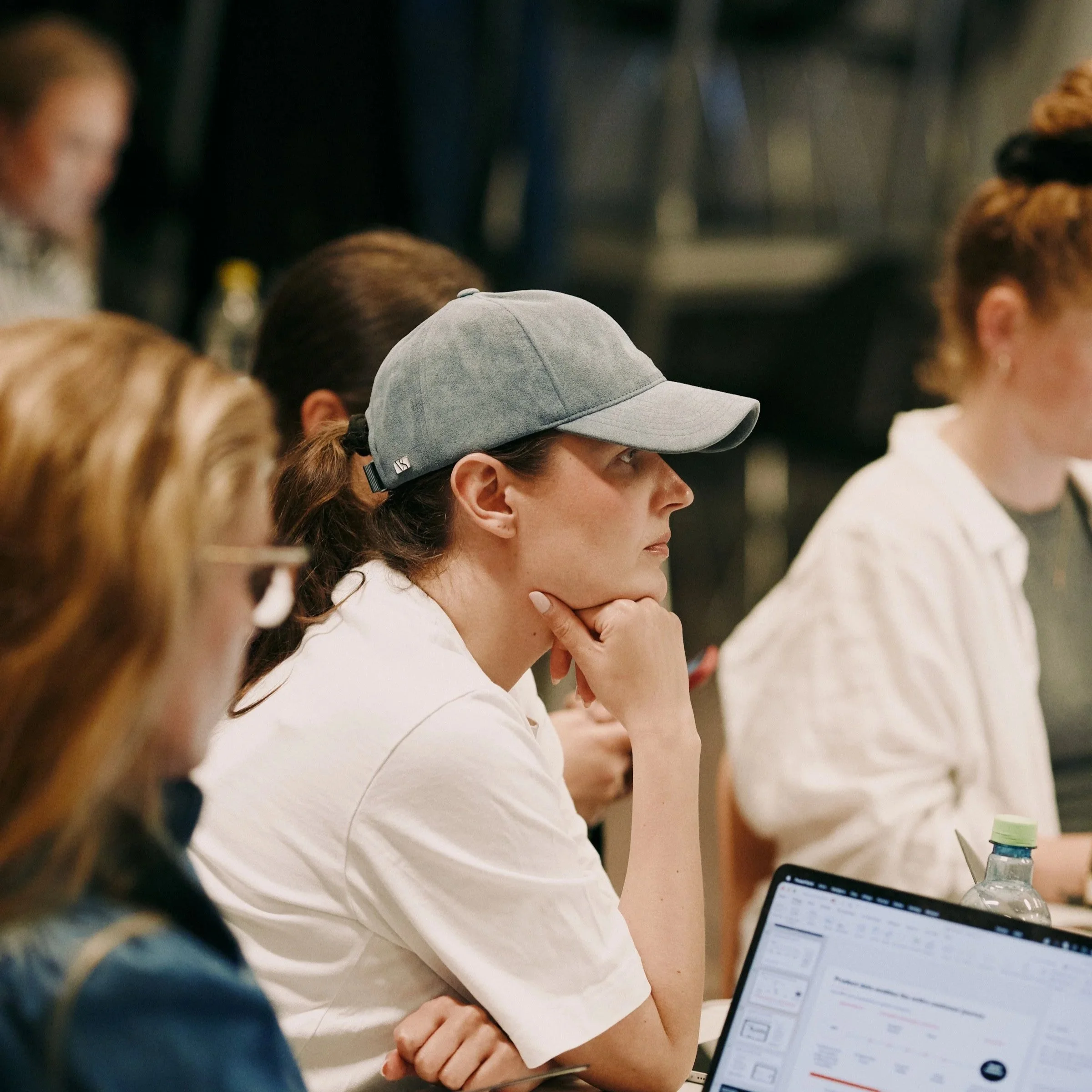 Digitale produktpass i praksis: Norske Varsity Headwear og Ekornes blant topp fem i nordisk utstilling
