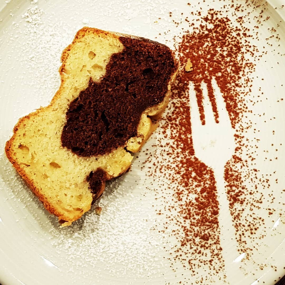Veganer Marmorkuchen ein herrlicher Genuss.
#vegan #leaskochkunst #vegandurchdentag #backen #geb&auml;cke #marmor #kuchen #kochkurse #cake #gugelhupf