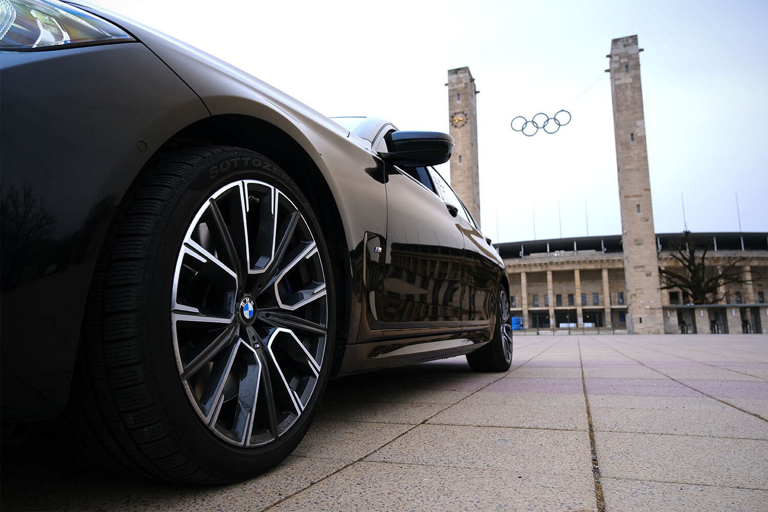 B-MG-Berlin_Olympiastadion-BMW5_Automotive-Photography_Timo-Dehn-Productions_timodehn.com_photo+video.jpg