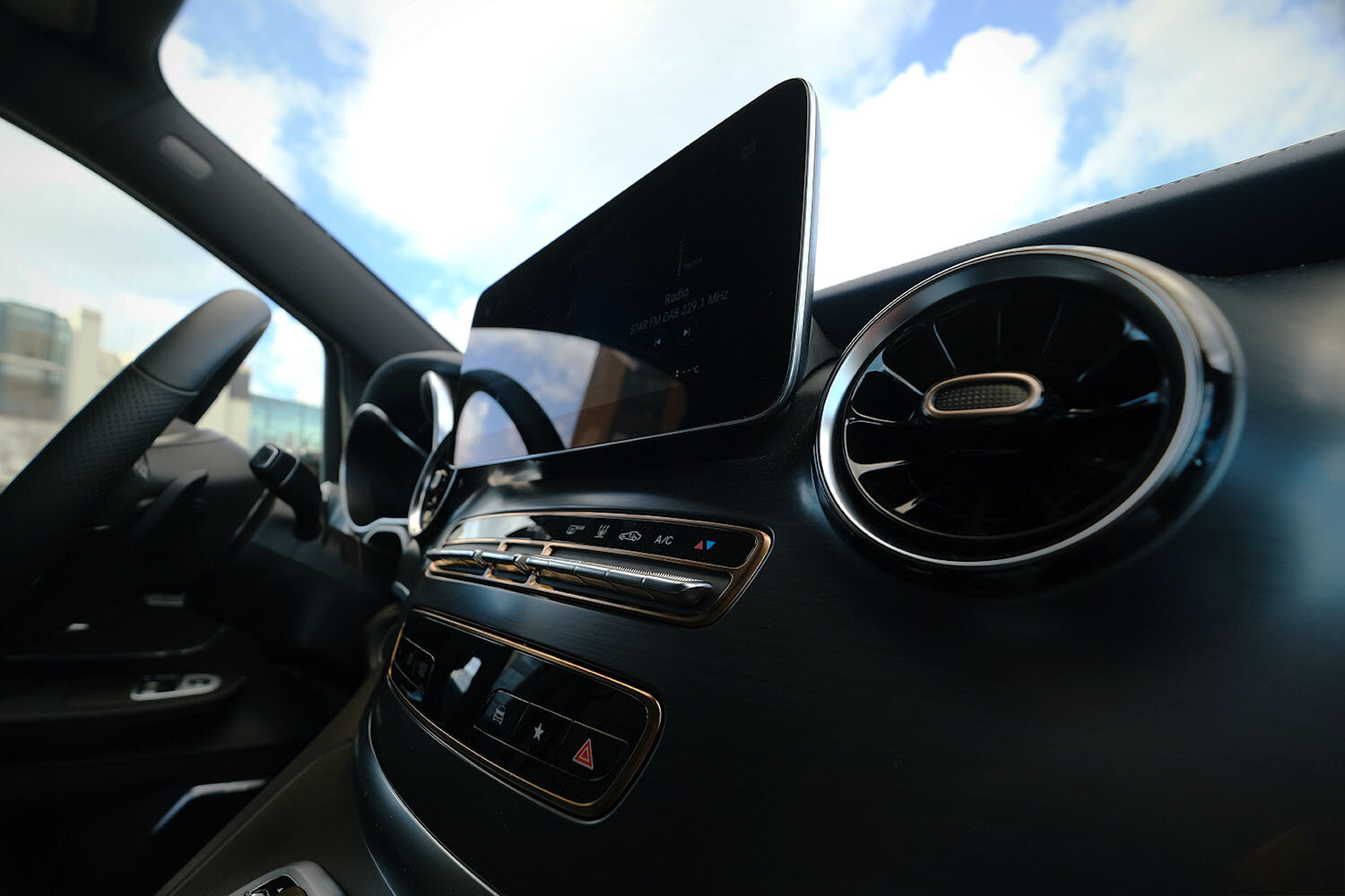 B-MG-Berlin_Dashboard_Automotive-Photography_Timo-Dehn-Productions_timodehn.com_photo+video.jpg