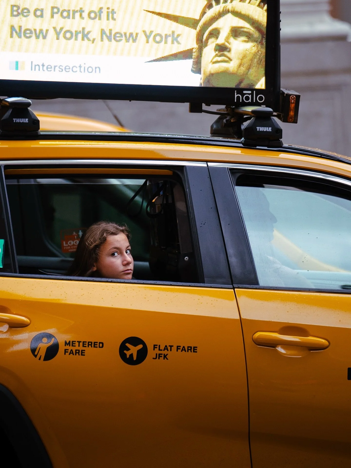 What are you looking at?
&bull;
&bull;
📷 @sonyalpha A7iii + @samyangbenelux 35-150 2.8
&bull;
&bull;
#rawurbanshots 
#streetfinder 
#streetmagazines 
#streets_unseen 
#streetleaks 
#capturestreets 
#untoldstreets 
#rsa_streetview 
#_streetstock 
#op