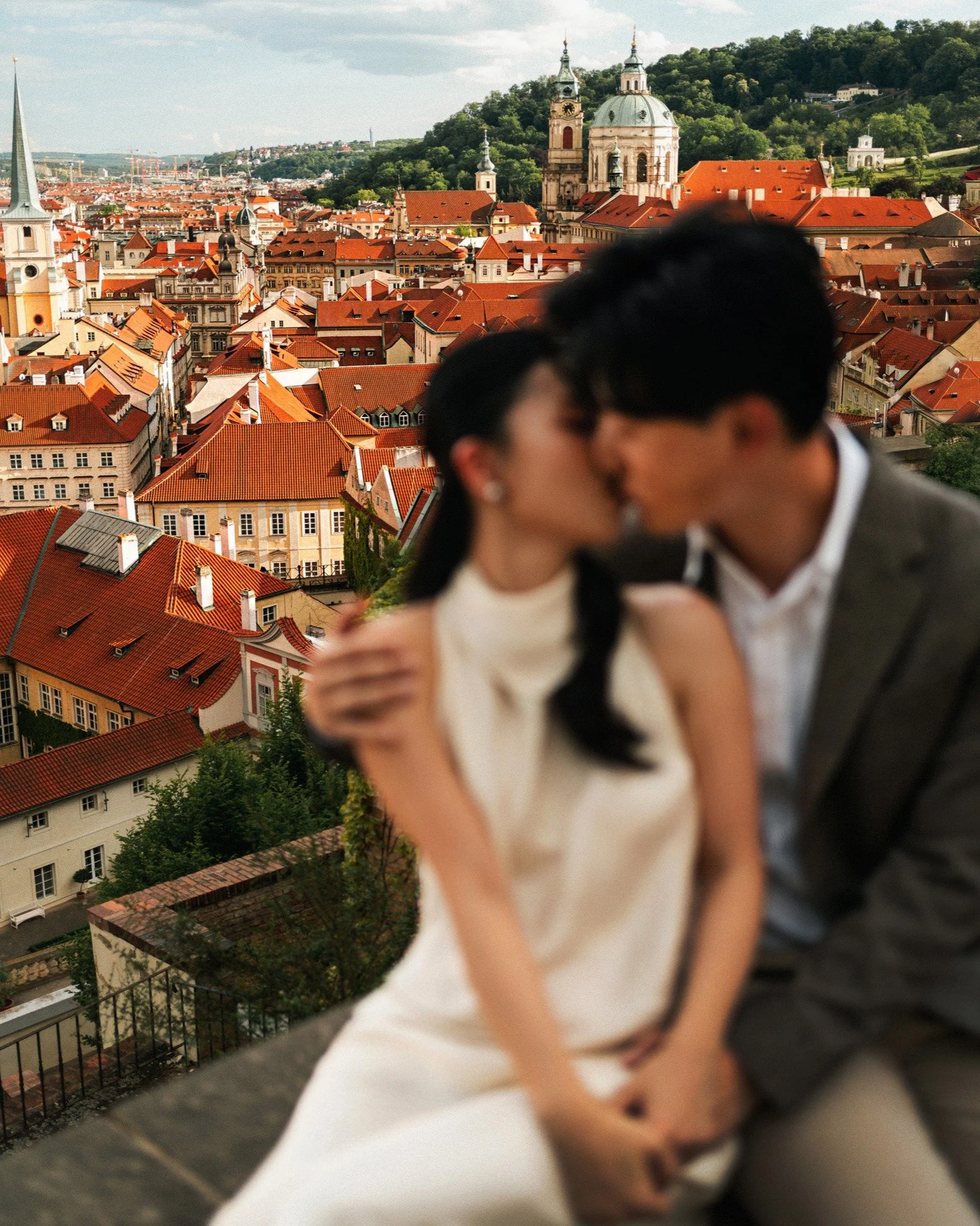 Summer pre-wedding for the 🇭🇰 Hong Kongers
Juliana and her fianc&eacute;, from day to night

🇭🇰 홍콩에서 오신 줄리아나와 그녀의 약혼자
아침부터 선셋-저녁 타임까지 
하루 종일 함께한 프리 웨딩

#praguephotographer #viennaphotographer  #프라하스냅 #프라하스냅김민작가
#비엔나스냅