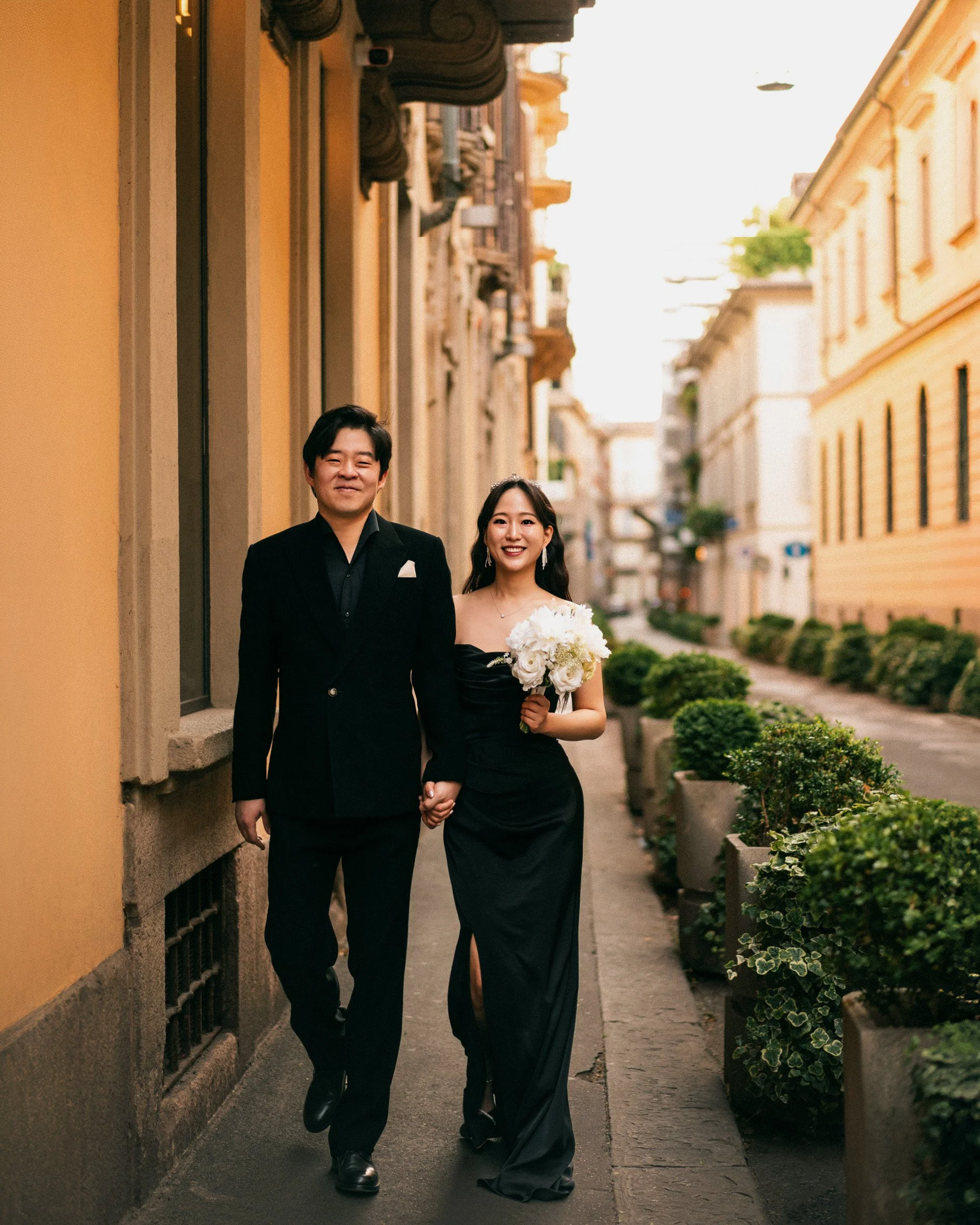 In the backstreets of Monte Napoleone, around Piazza del Duomo, over an espresso📍Milan

Joon-ho, a distinguished Korean tenor at Teatro alla Scala, and his beautiful fianc&eacute;e, just before their wedding

몬테나폴레오네의 부티크 골목부터 두오모 광장, 그리고 에스프레소 한 잔까