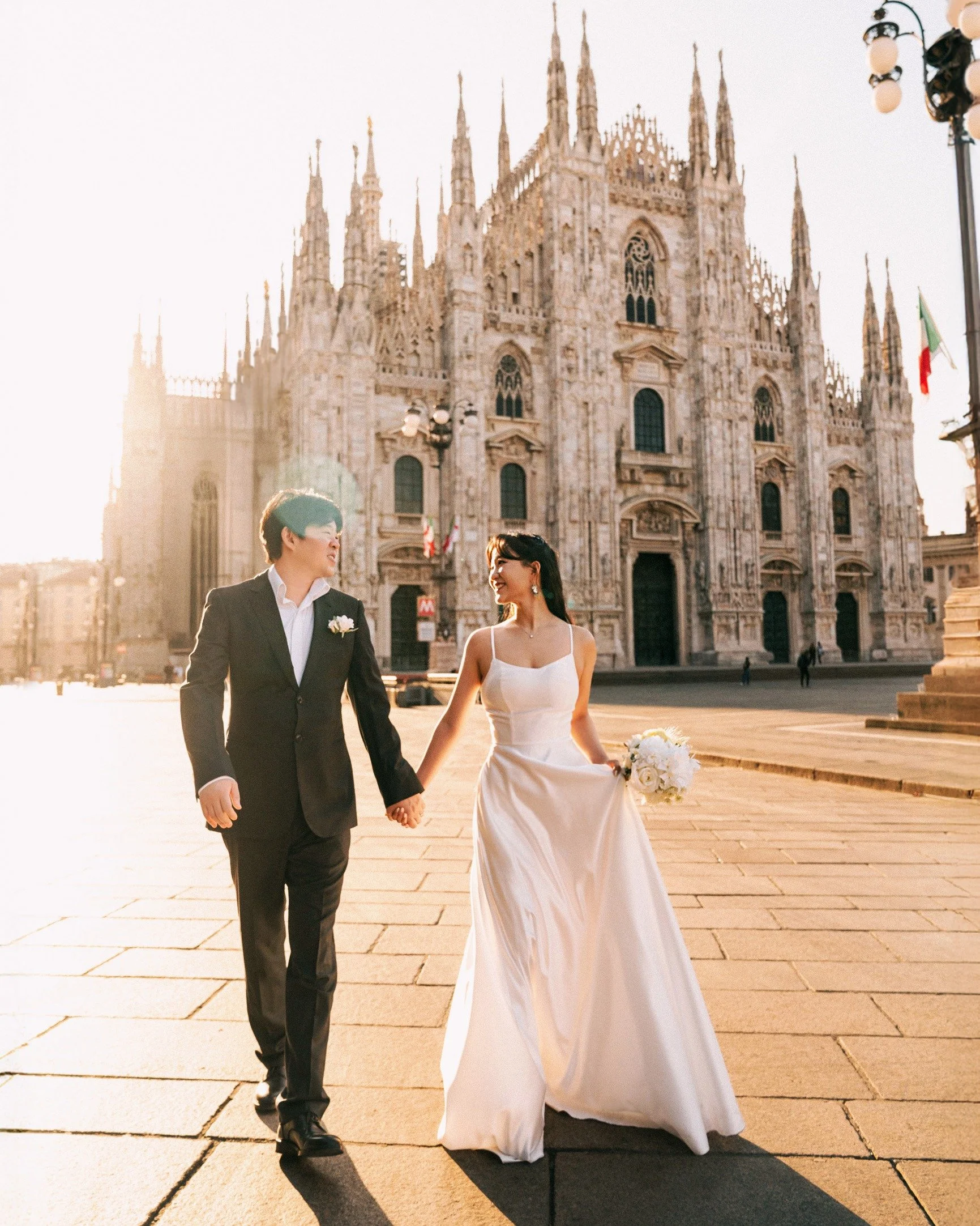 From Piazza del Duomo to Stazione Centrale📍Milan
An Italian pre-wedding for a Korean couple, just before their summer wedding

두오모 광장에서 첸트랄레역까지📍밀라노
여름 결혼식을 앞둔 커플을 위한 이탈리안 프리 웨딩

#milanphotographer 
#dresdenphotographer 
#밀라노스냅 
#밀라노스냅김민작가 
#드레스덴스냅