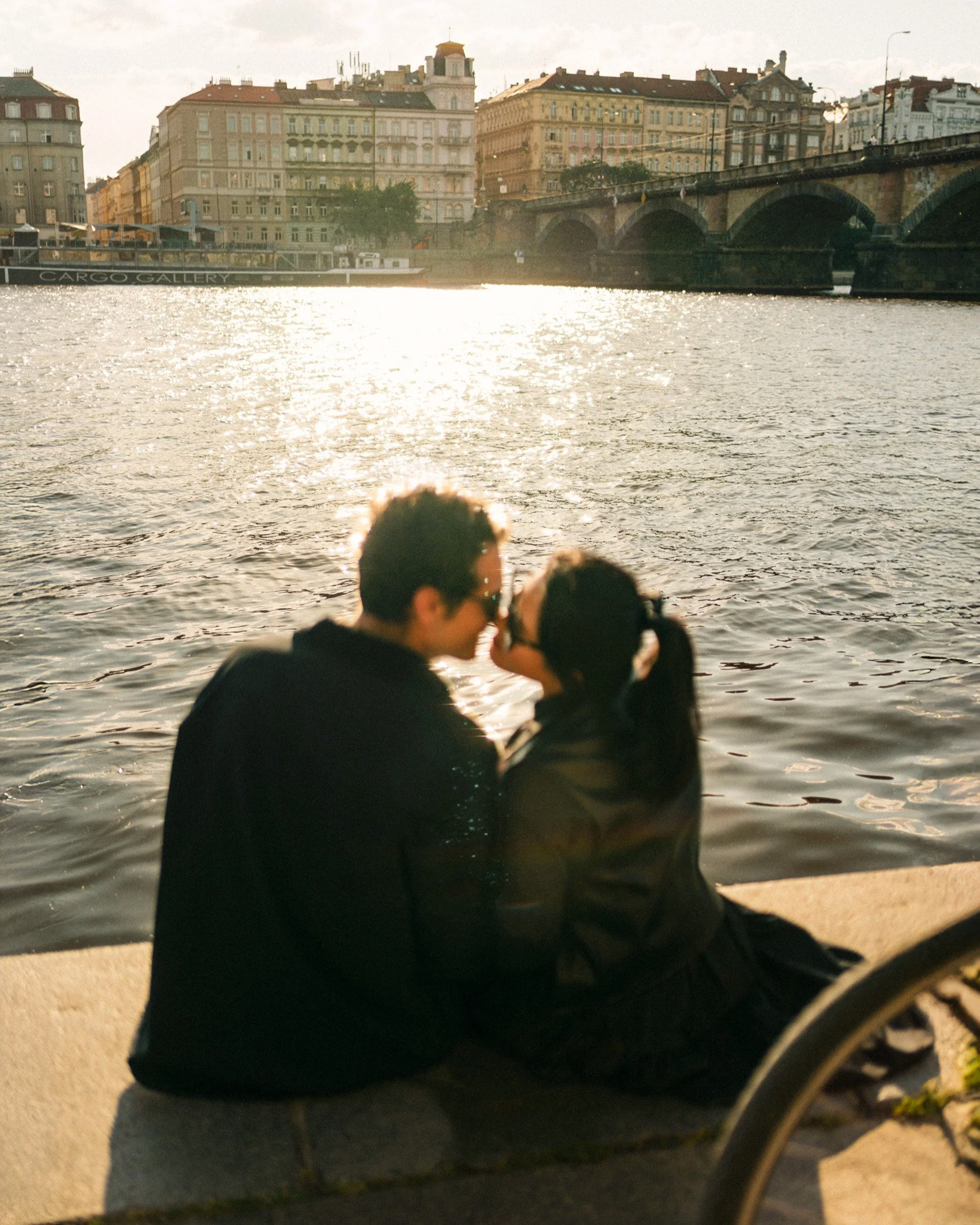 Estelle and her loving husband from Australia 🇦🇺

The couple&rsquo;s affection for each other radiated throughout the session!

From Vy&scaron;ehrad to N&aacute;rodn&iacute; divadlo📍Prague

호주에서 오신 에스텔 님과 사랑스러운 남편분 🇦🇺

촬영 내내 서로를 향한 애정이 가득했던 두 분!