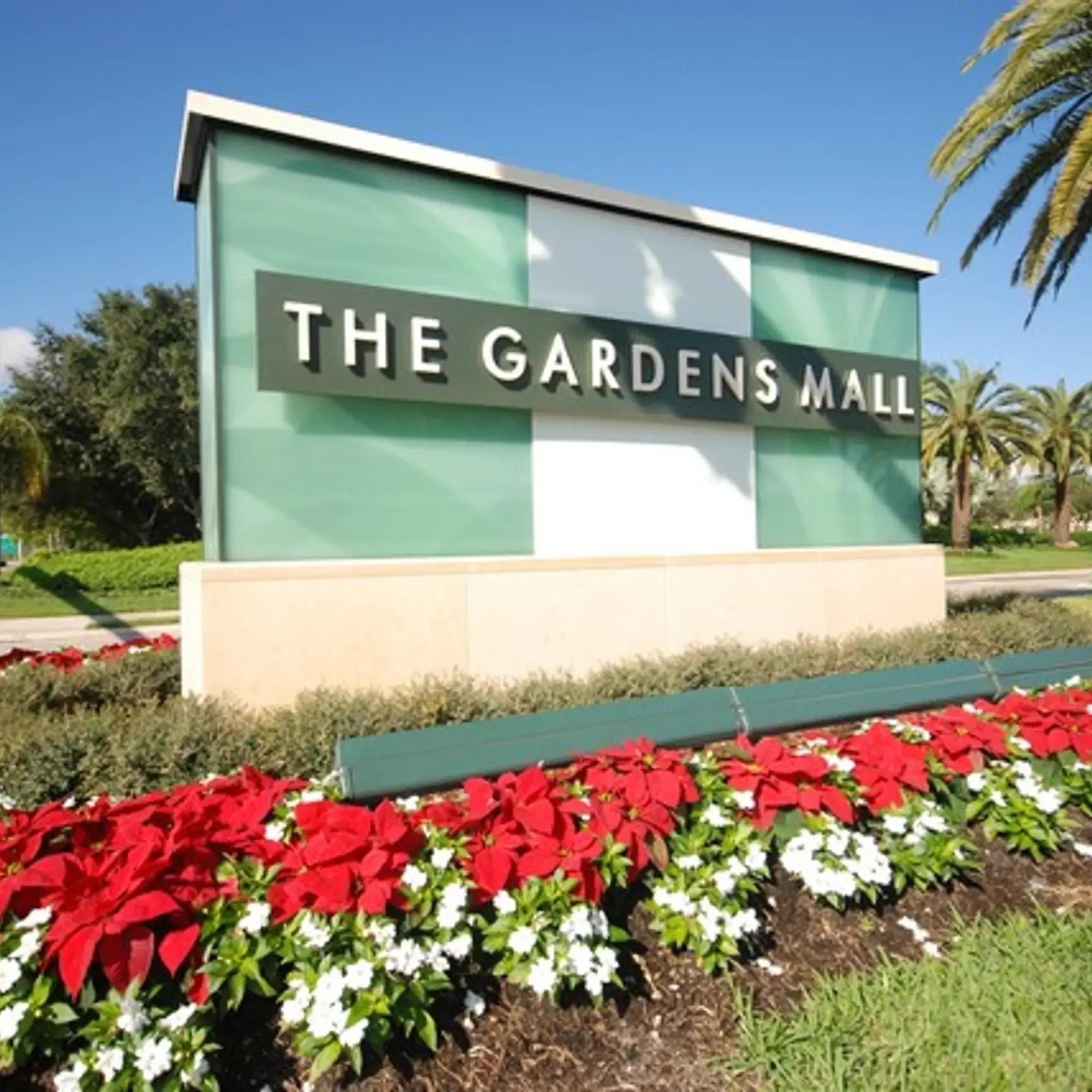 the_gardens_mall_entrance_sign_640.webp
