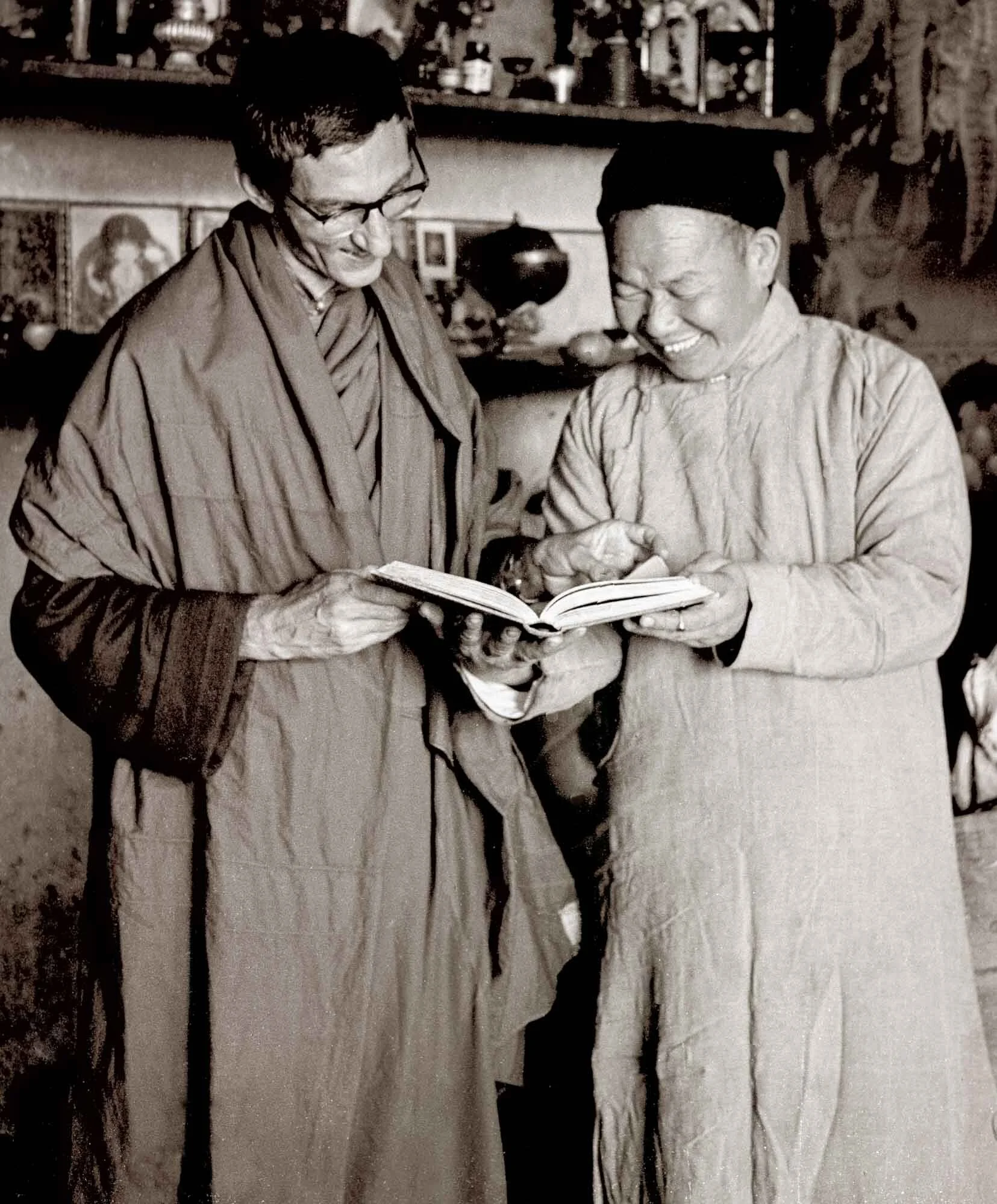 Mr Chen & Sangharakshita.jpg