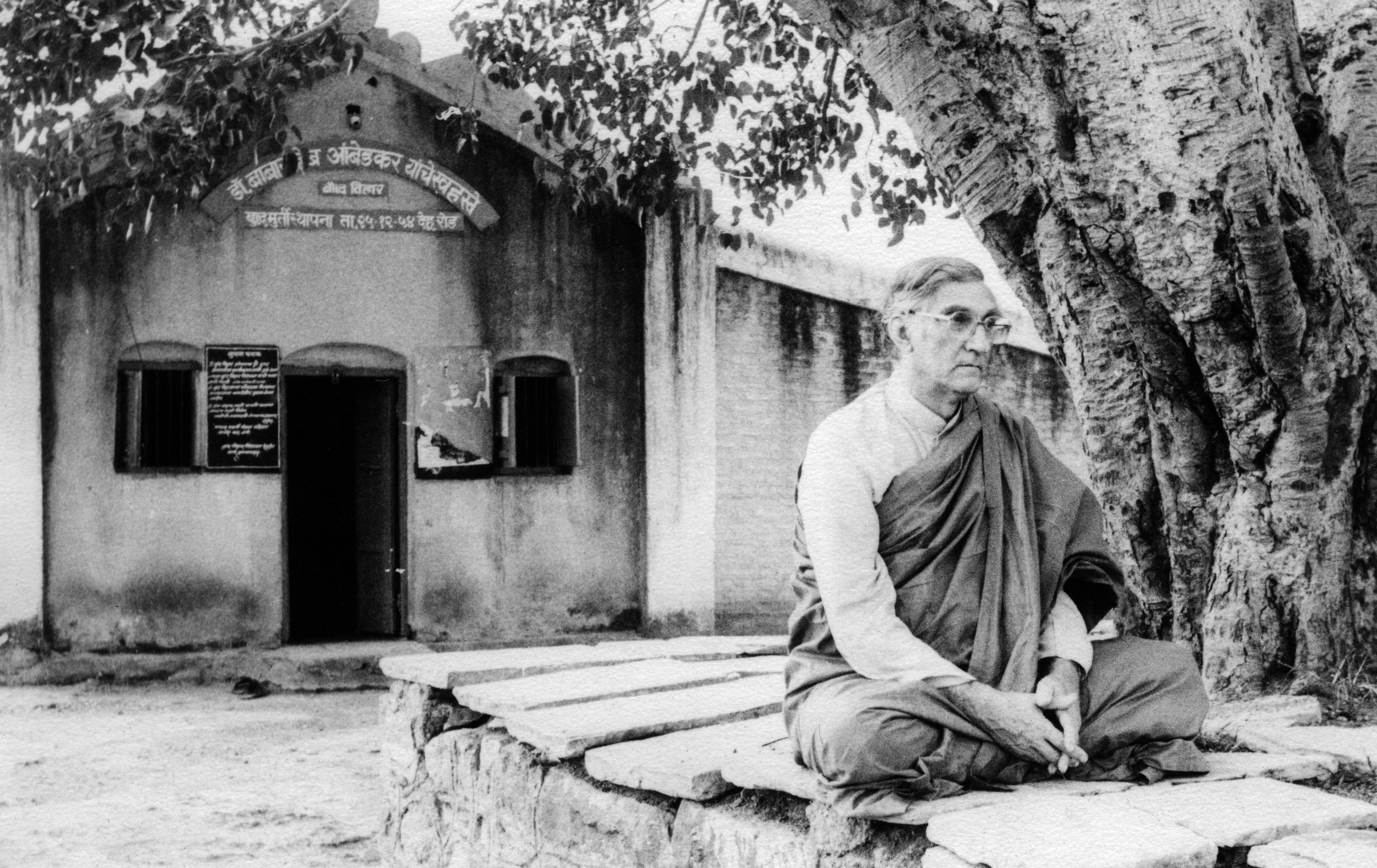 Sangharakshita at Dehu Road.jpg