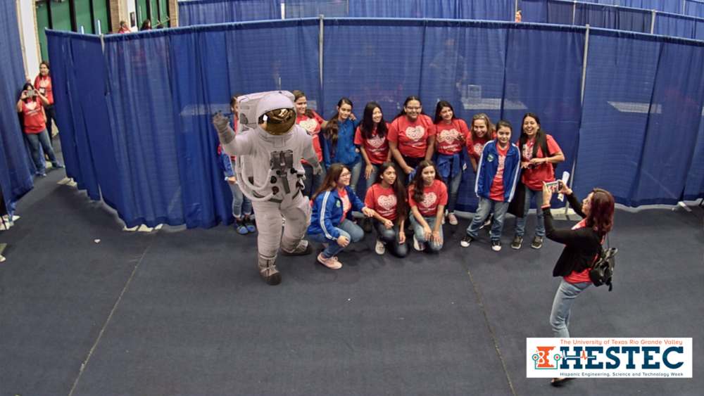 university-of-texas-rio-grande-valley-welcomes-indes-augmented-reality-dinosaurs-9.png
