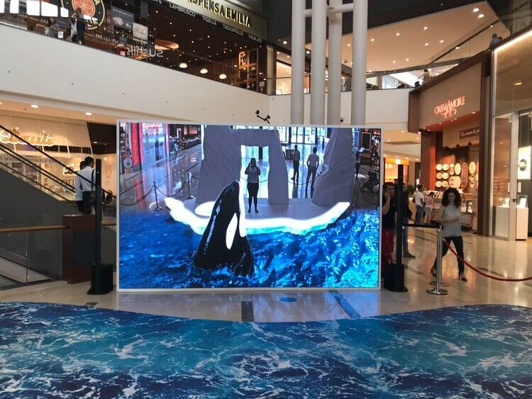 13-augmented-reality-shopping-mall-installation-examples-1 (1).jpg
