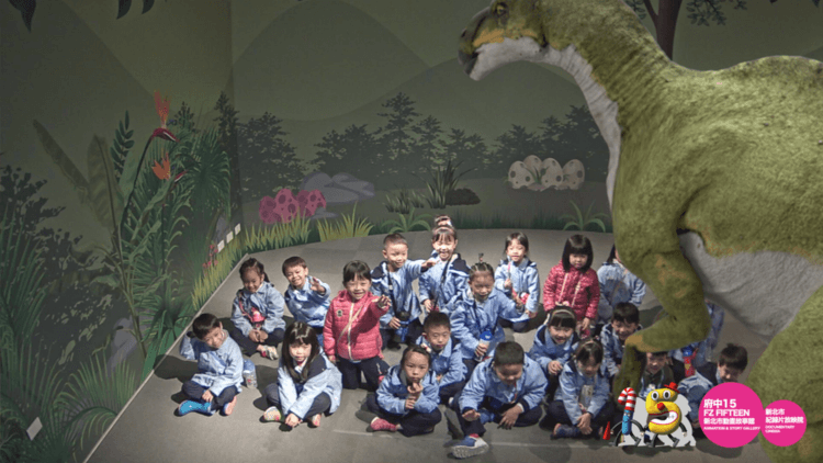 inde-broadcast-ar-augmented-reality-experience-at-fz15-gallery-in-taiwan-featuring-dinosaurs-2 (1).png