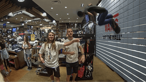 augmented-reality-powered-retail-store-window-at-tillys-by-inde-and-view-04 (1).png