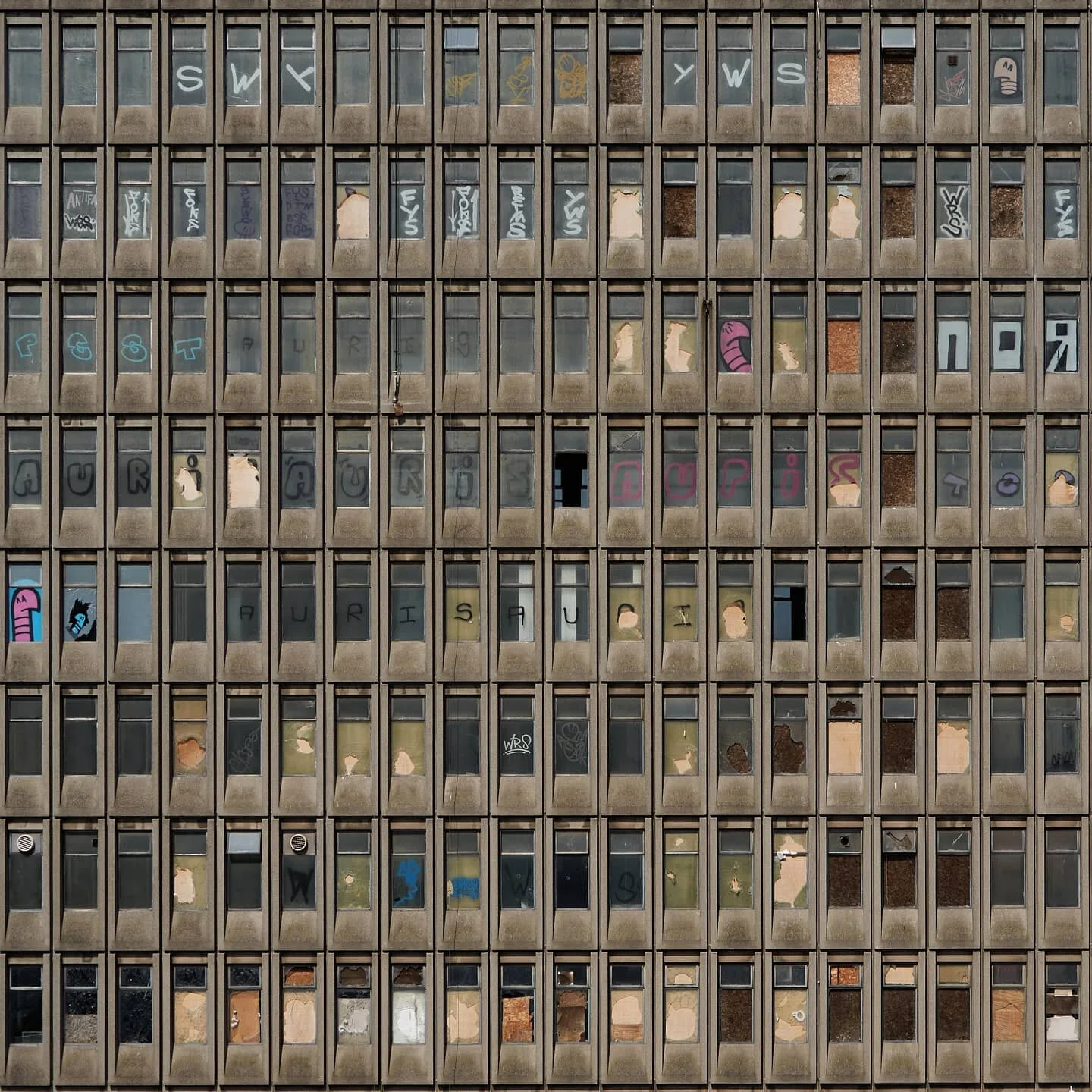 #architecture #facade #decay_explorers #brokenwindows #urbanphotography #streetphotography #windows #leicester #abandonedphotography #urbanexplorer  #street #urbanexploringuk