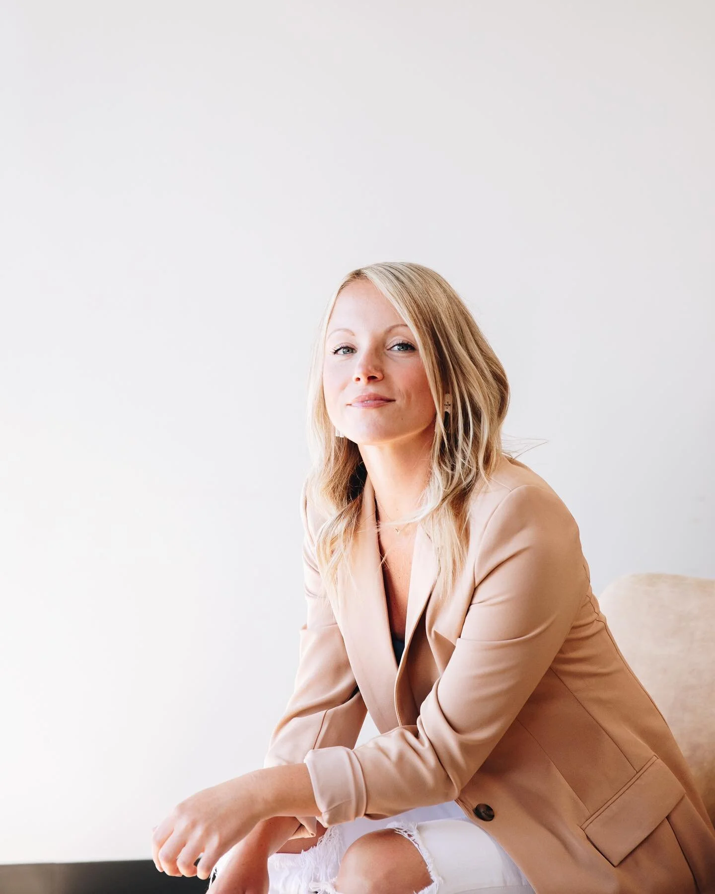 Feeling grateful for this life + where my path has taken me; the people, the places, the experiences. #fridayfeels

📷: @designbylibby x @labmpls for @henriinteriors