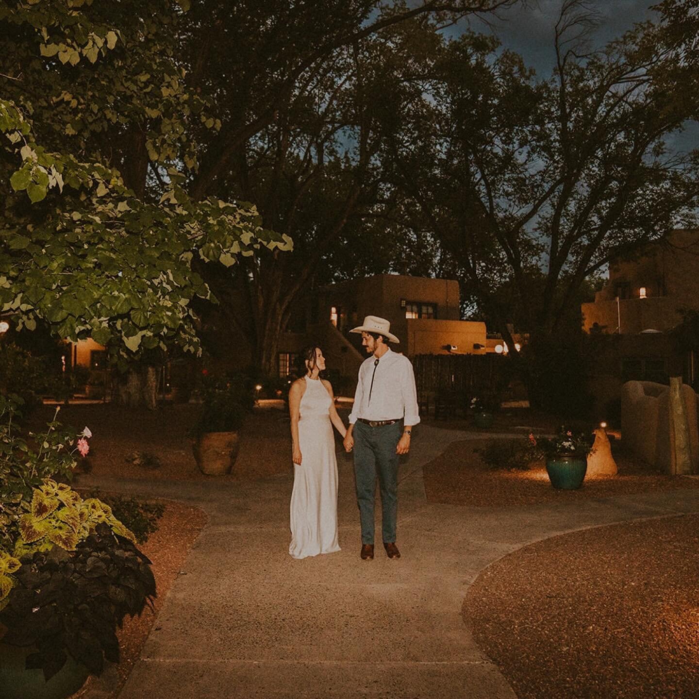 one of the best parts of this job is being able to explore so many places in the great american southwest🌵 loved my time in santa fe and this wedding was an absolute party and so beautiful!

#xputah #igutah #utahbrideandgroom ##utahframes #werutah
#