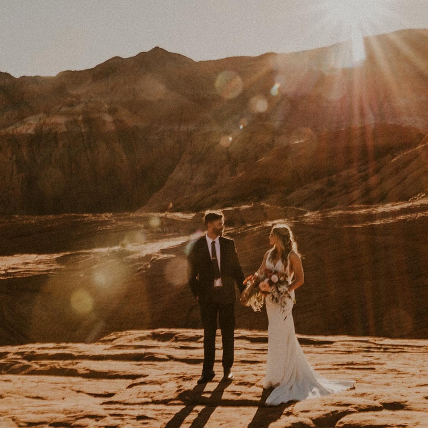 the golden sun lighting up the desert has always been one of my favorite things☀️

thanks for all the support with the rebrand! i&rsquo;ll be changing my username here soon!🫶🏼

#xputah #igutah #utahbrideandgroom ##utahframes #werutah
#onlyinutah #w